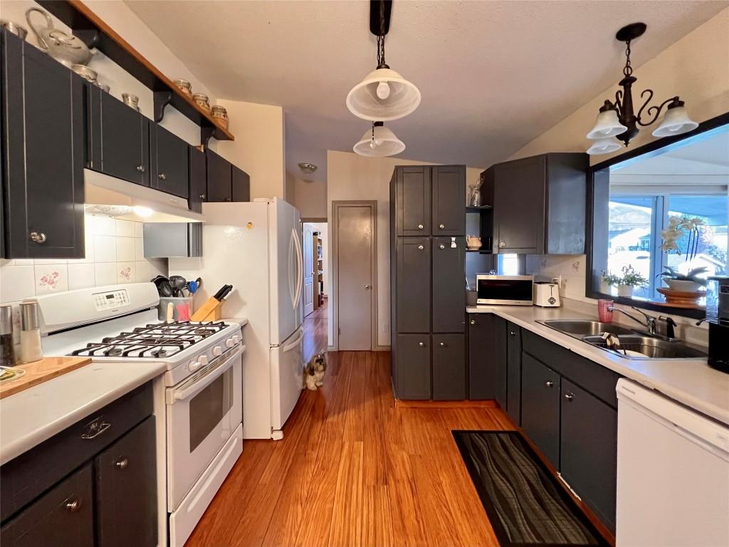 









375


Edith Gay

Road,
Kelowna,




BC
V1X 4S5

