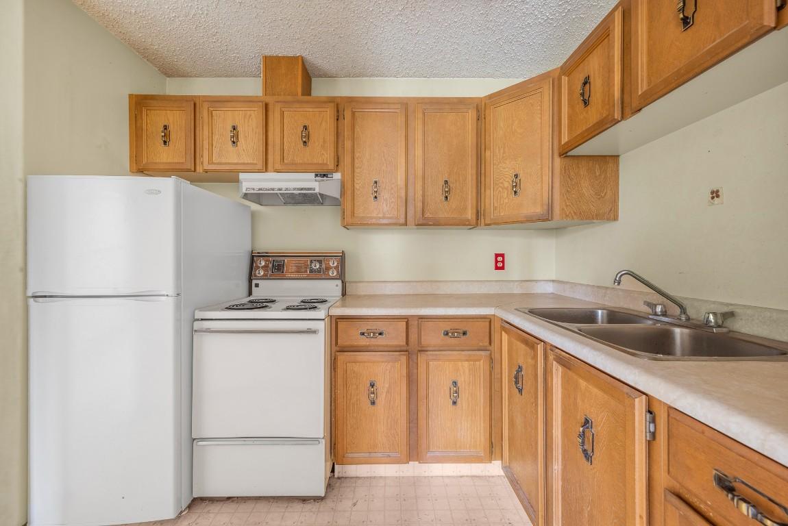 









4200


Alexis Park

Drive, 3,
Vernon,




BC
V1T 6H3

