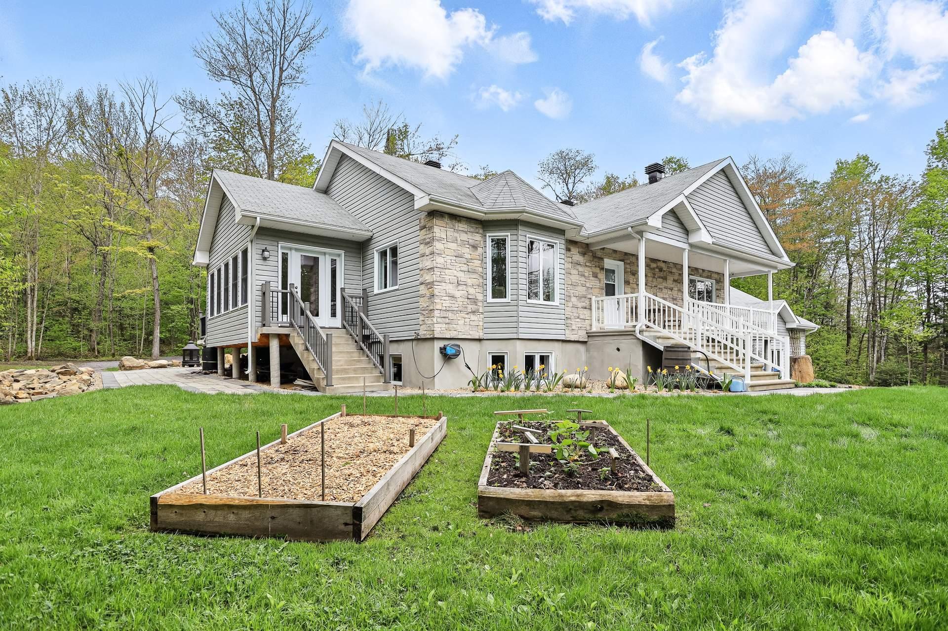 









426


Rg Jolimont

,
Sainte-Béatrix,




QC
J0K1Y0

