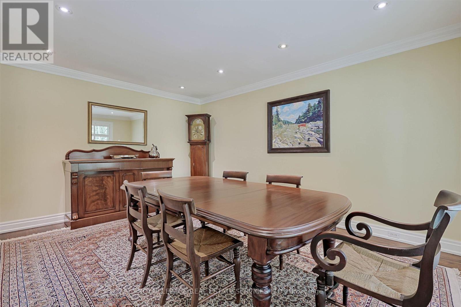 












230 THE KINGSWAY

,
Toronto,




Ontario
M9A3T5

