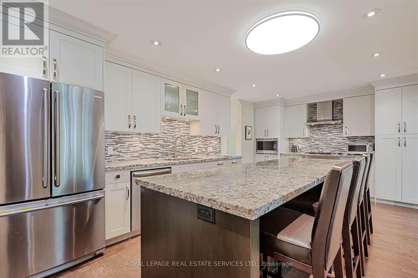 












230 THE KINGSWAY

,
Toronto,




Ontario
M9A3T5

