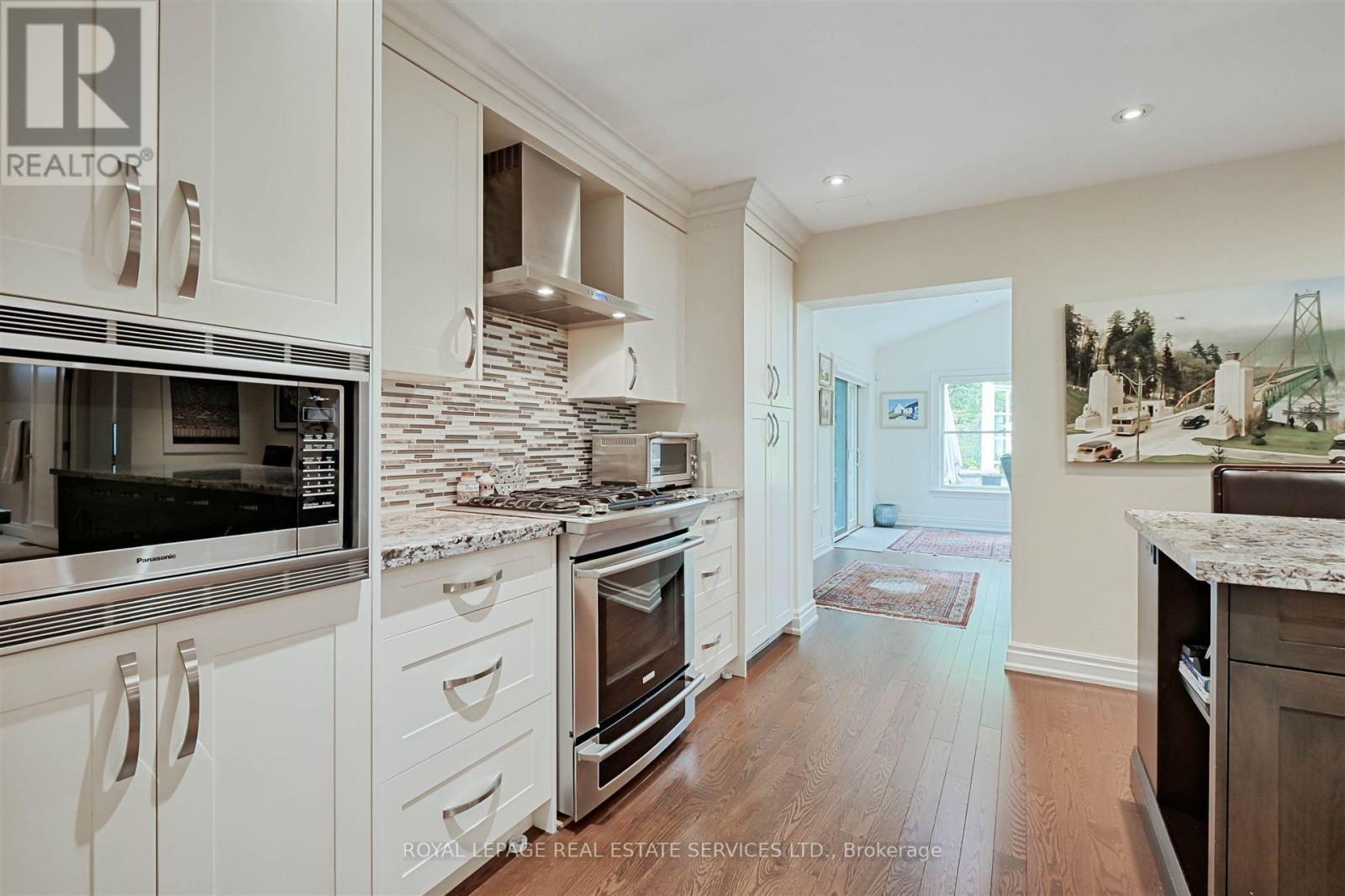 












230 THE KINGSWAY

,
Toronto,




Ontario
M9A3T5


