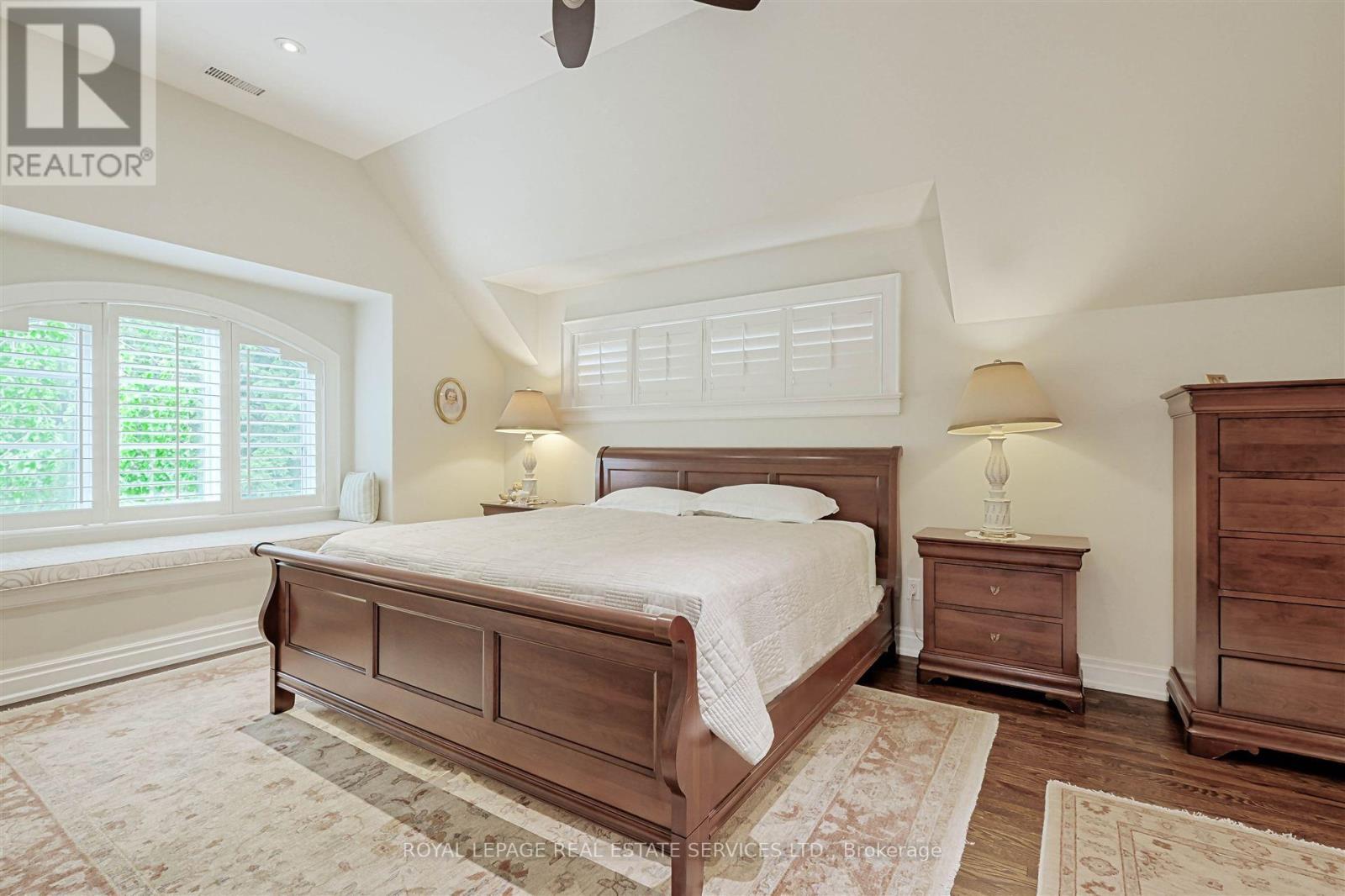 












230 THE KINGSWAY

,
Toronto,




Ontario
M9A3T5


