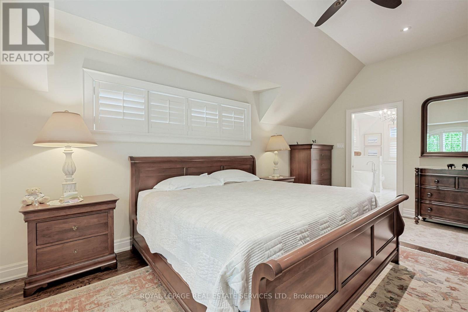 












230 THE KINGSWAY

,
Toronto,




Ontario
M9A3T5

