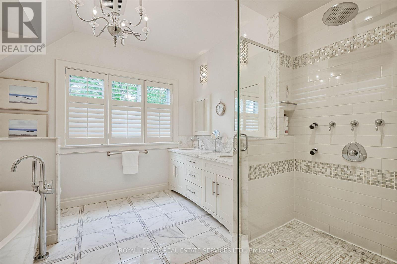 












230 THE KINGSWAY

,
Toronto,




Ontario
M9A3T5

