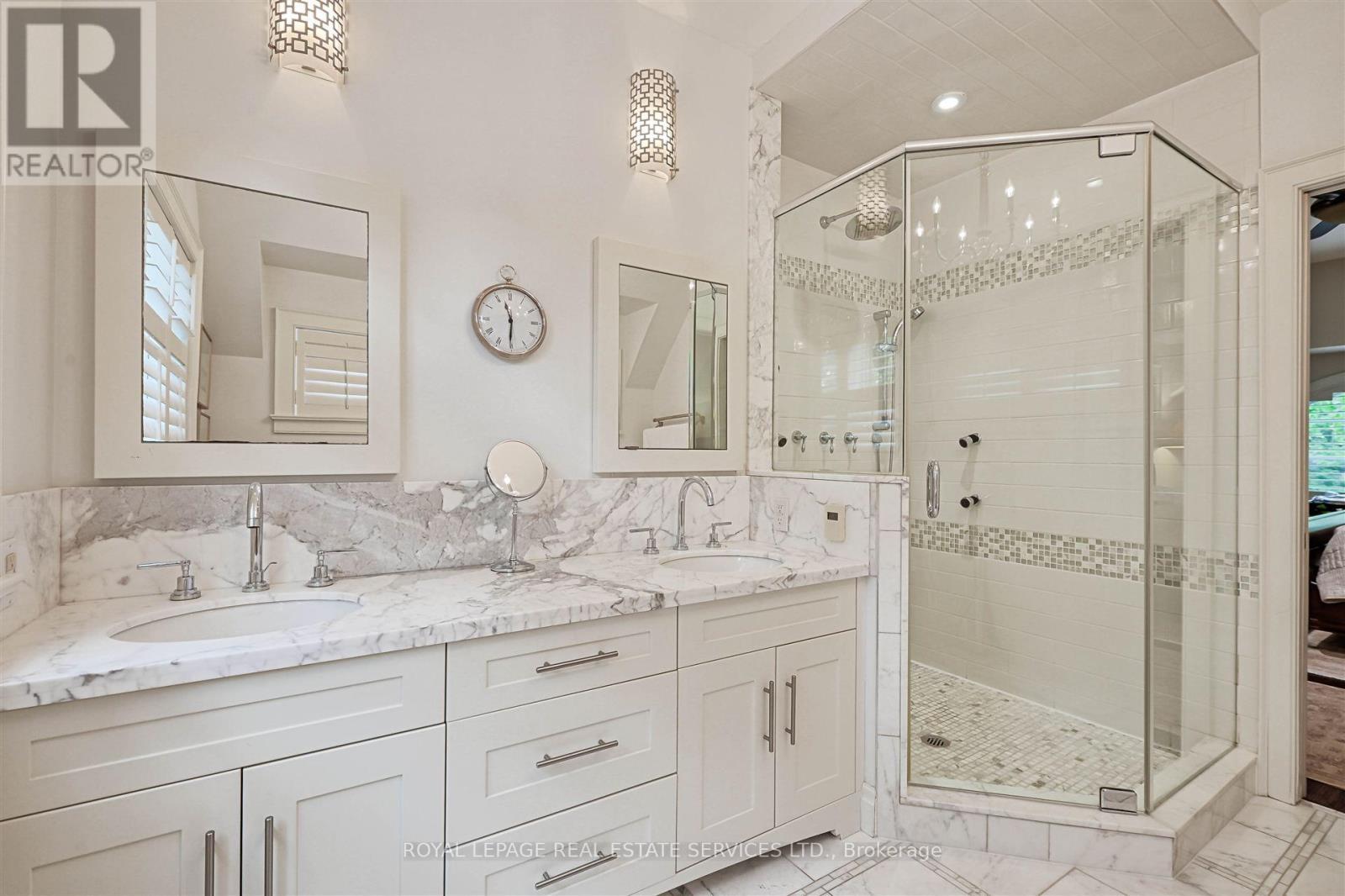 












230 THE KINGSWAY

,
Toronto,




Ontario
M9A3T5

