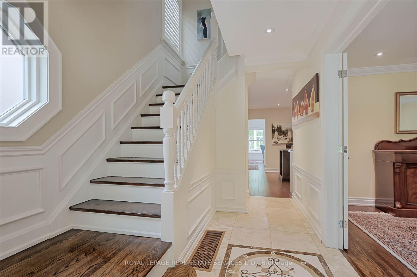 












230 THE KINGSWAY

,
Toronto,




Ontario
M9A3T5

