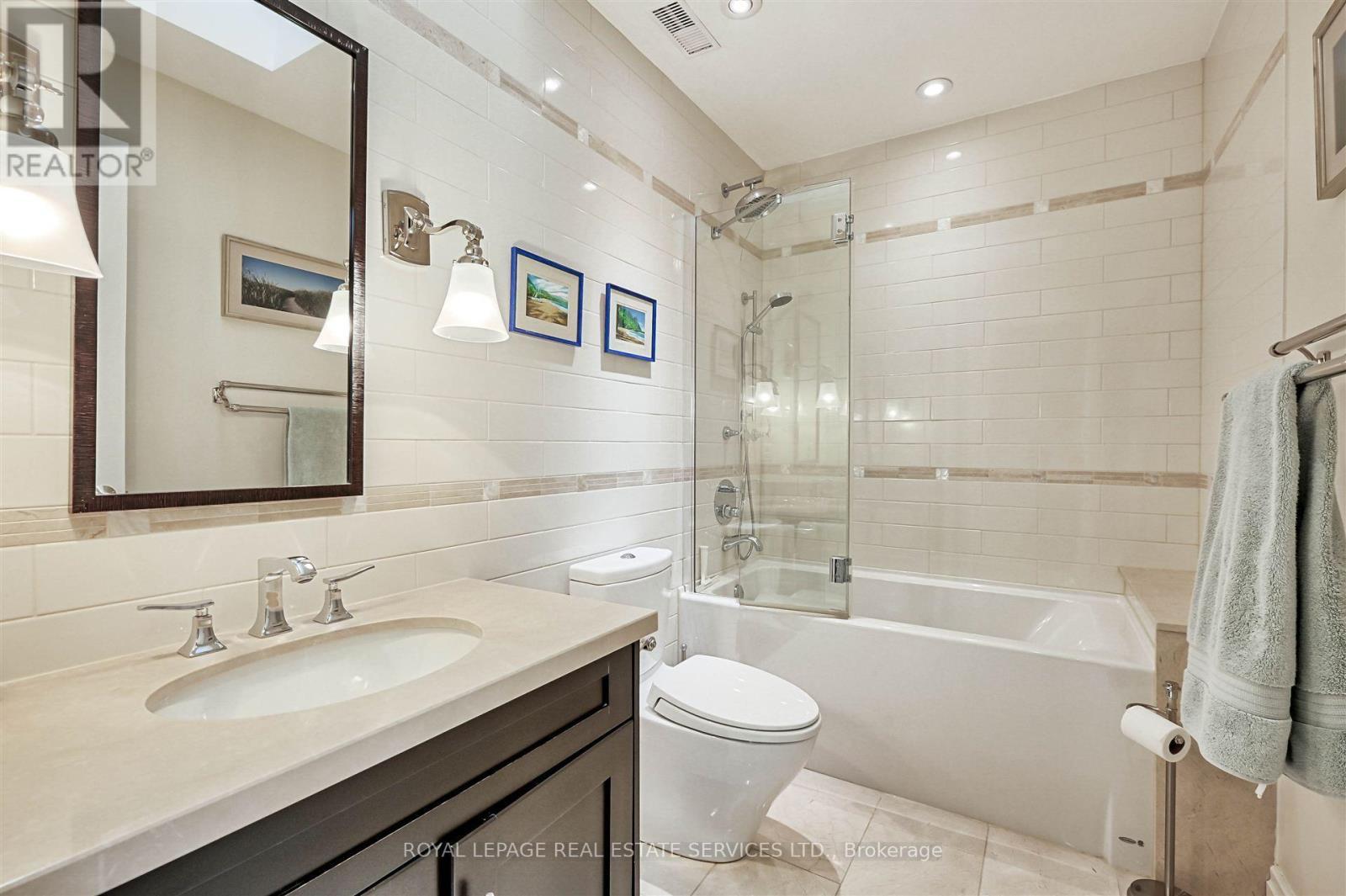 












230 THE KINGSWAY

,
Toronto,




Ontario
M9A3T5

