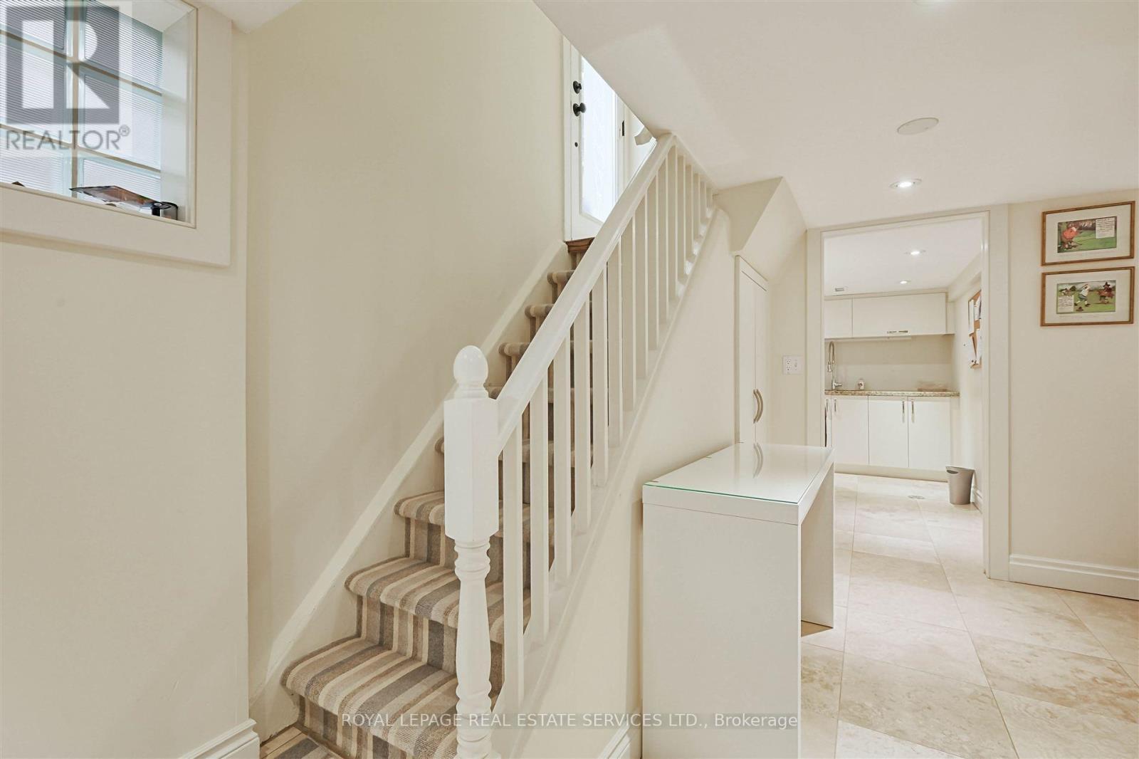 












230 THE KINGSWAY

,
Toronto,




Ontario
M9A3T5

