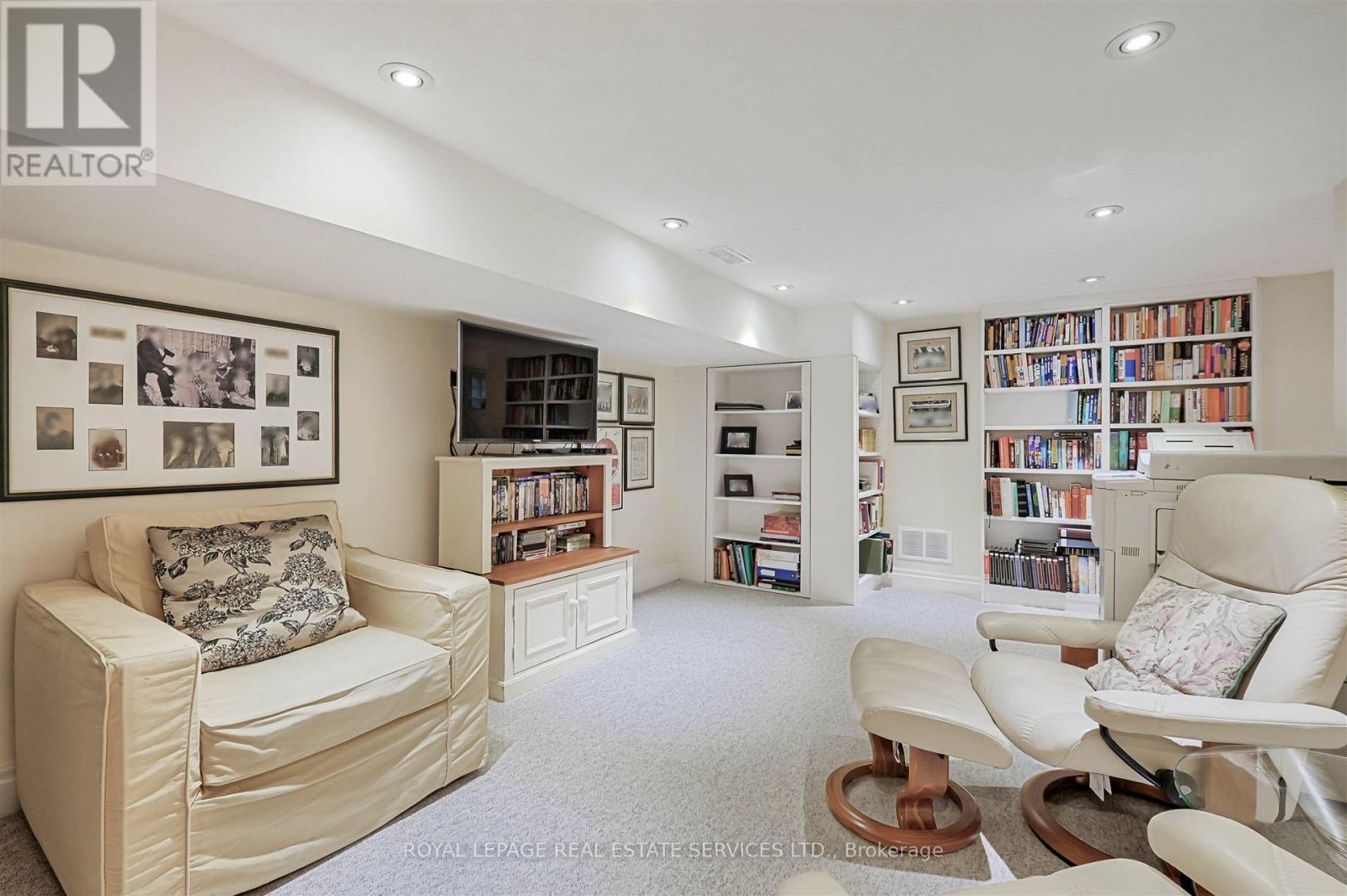 












230 THE KINGSWAY

,
Toronto,




Ontario
M9A3T5

