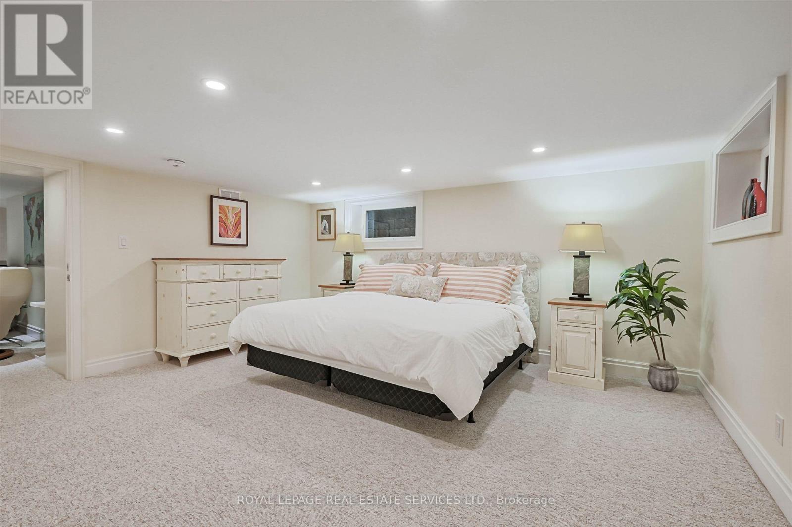 












230 THE KINGSWAY

,
Toronto,




Ontario
M9A3T5


