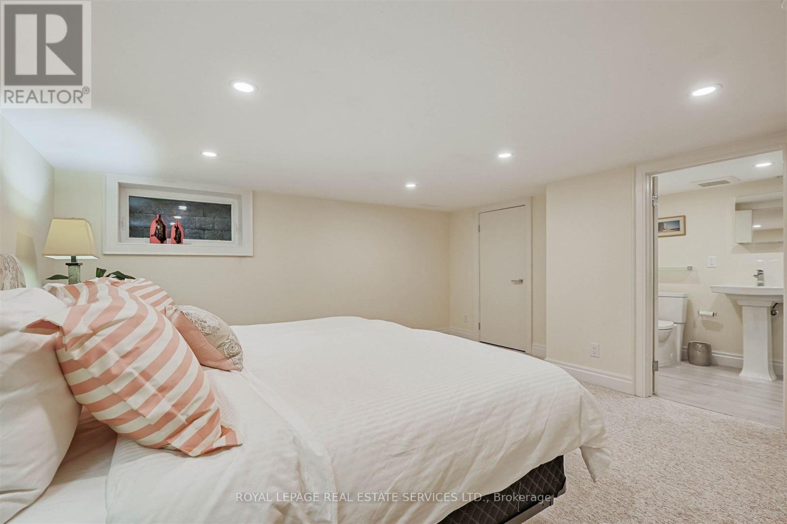 












230 THE KINGSWAY

,
Toronto,




Ontario
M9A3T5

