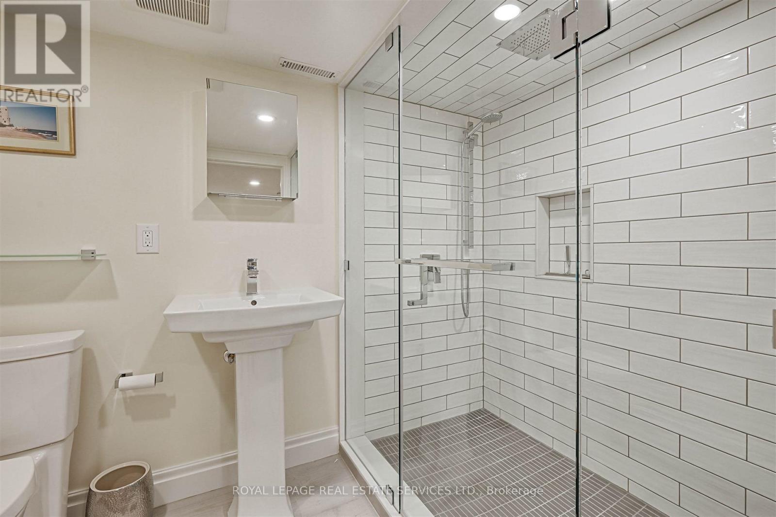 












230 THE KINGSWAY

,
Toronto,




Ontario
M9A3T5

