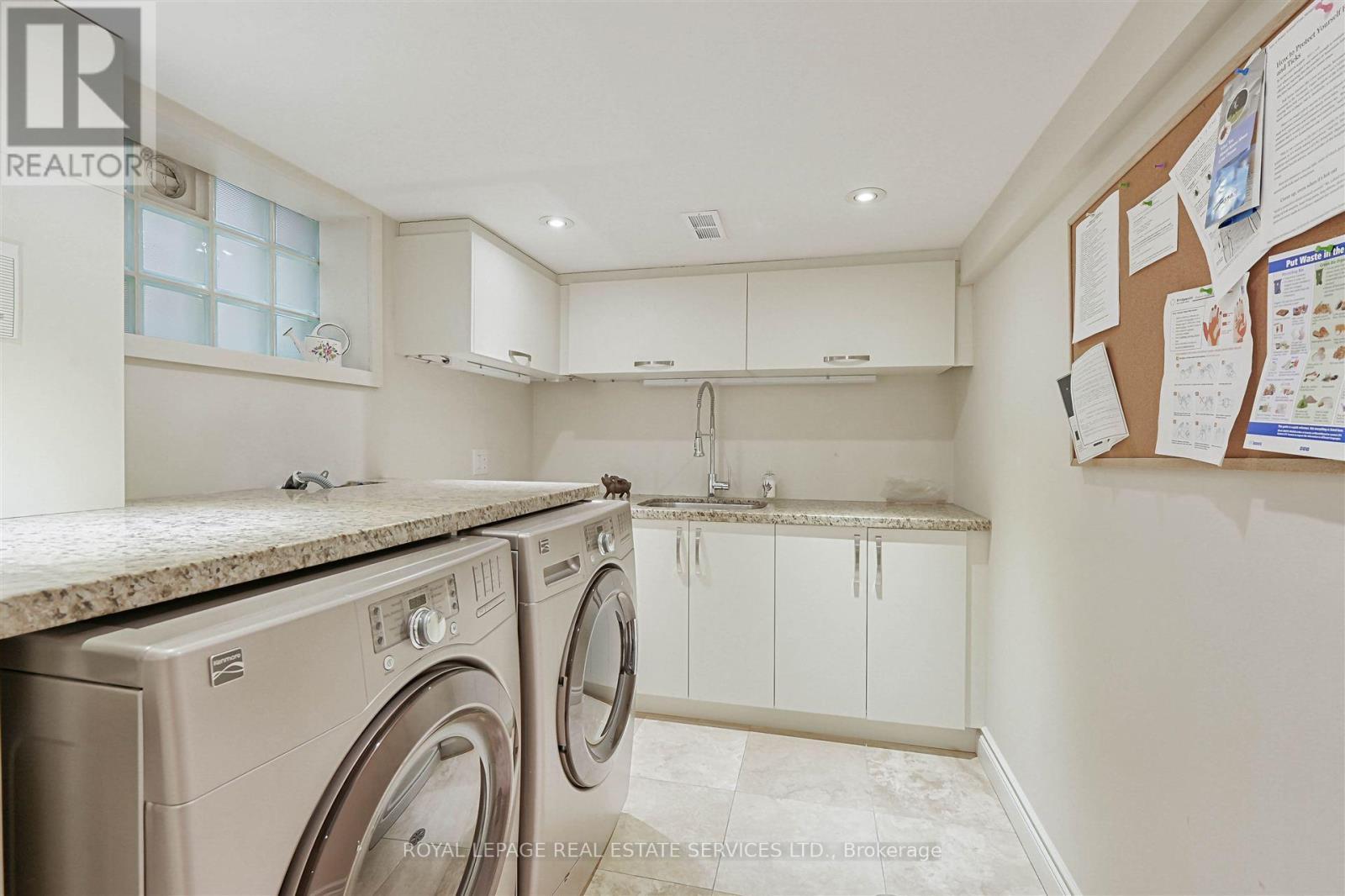 












230 THE KINGSWAY

,
Toronto,




Ontario
M9A3T5

