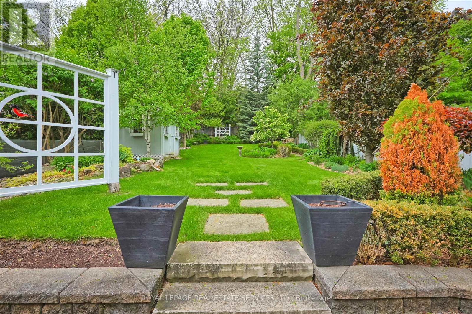 












230 THE KINGSWAY

,
Toronto,




Ontario
M9A3T5

