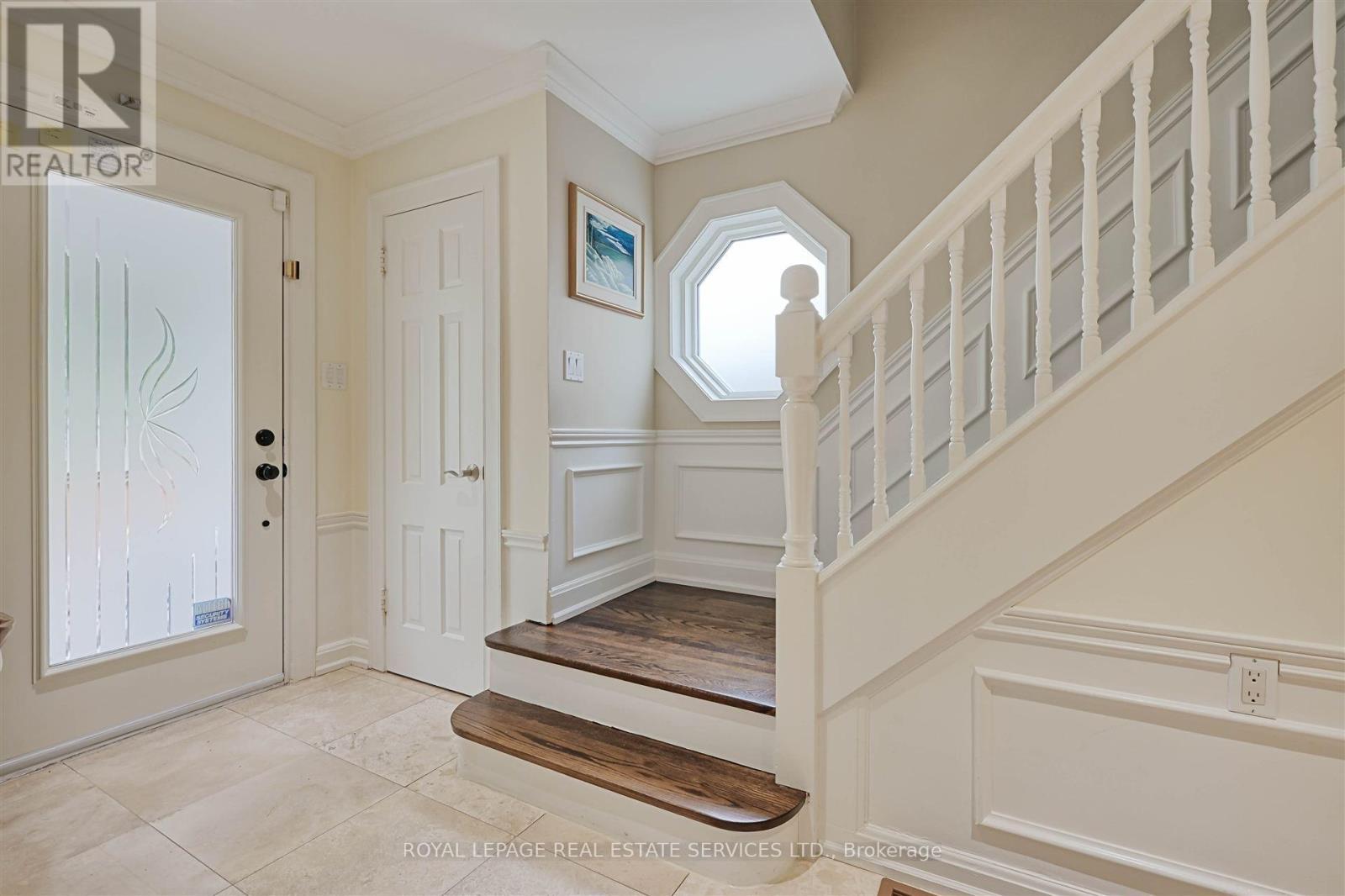 












230 THE KINGSWAY

,
Toronto,




Ontario
M9A3T5

