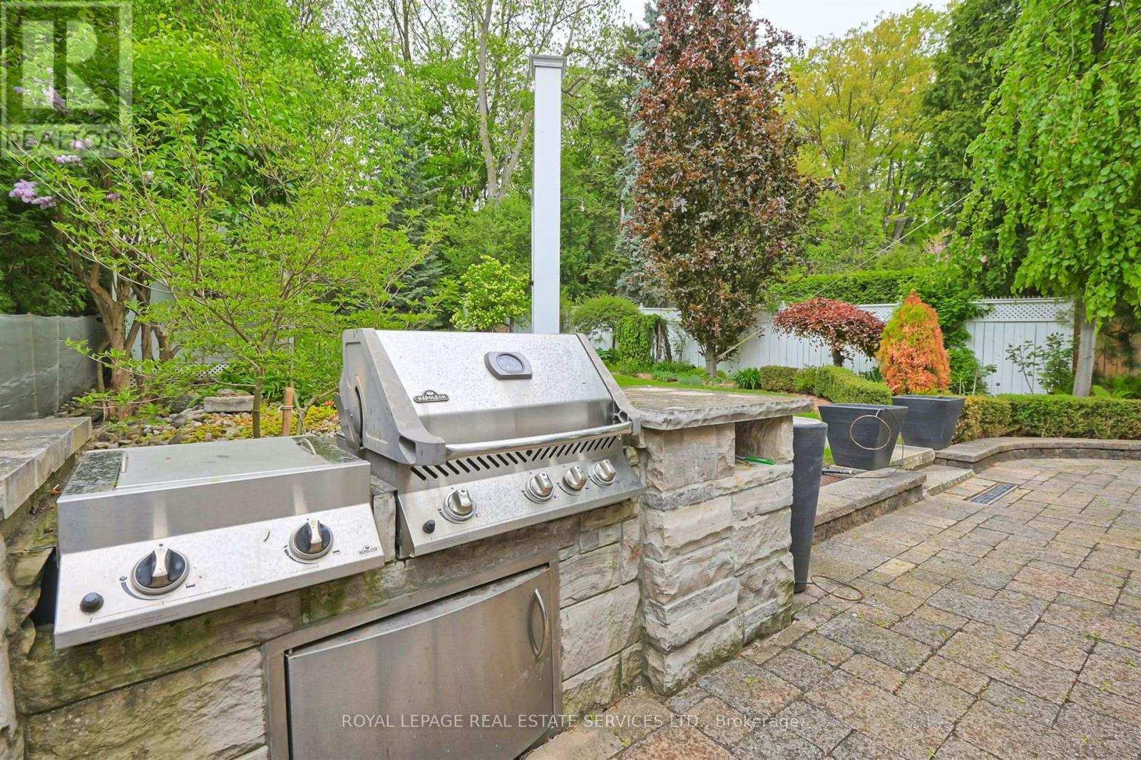 












230 THE KINGSWAY

,
Toronto,




Ontario
M9A3T5

