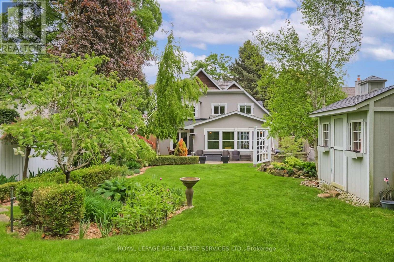 












230 THE KINGSWAY

,
Toronto,




Ontario
M9A3T5

