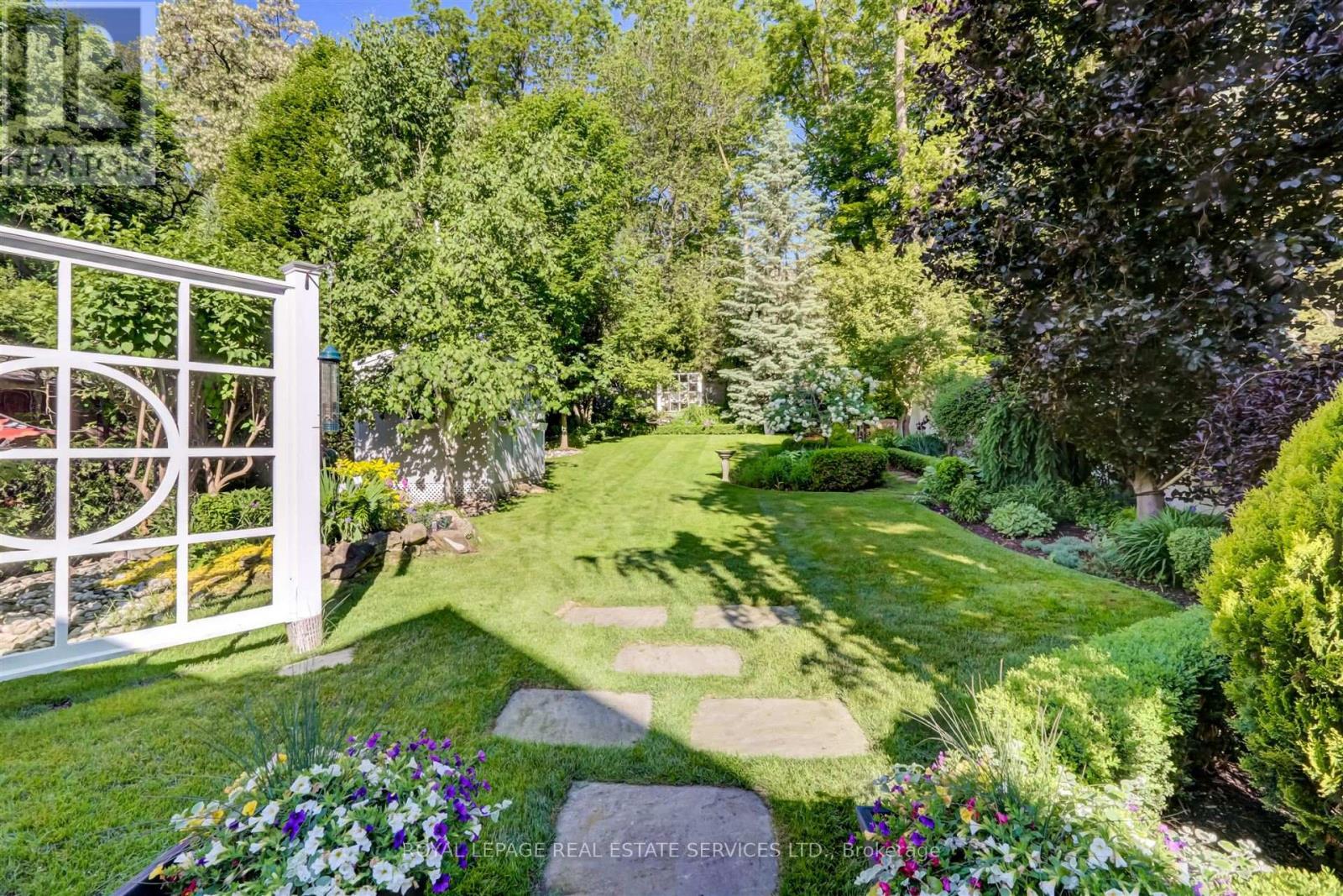 












230 THE KINGSWAY

,
Toronto,




Ontario
M9A3T5

