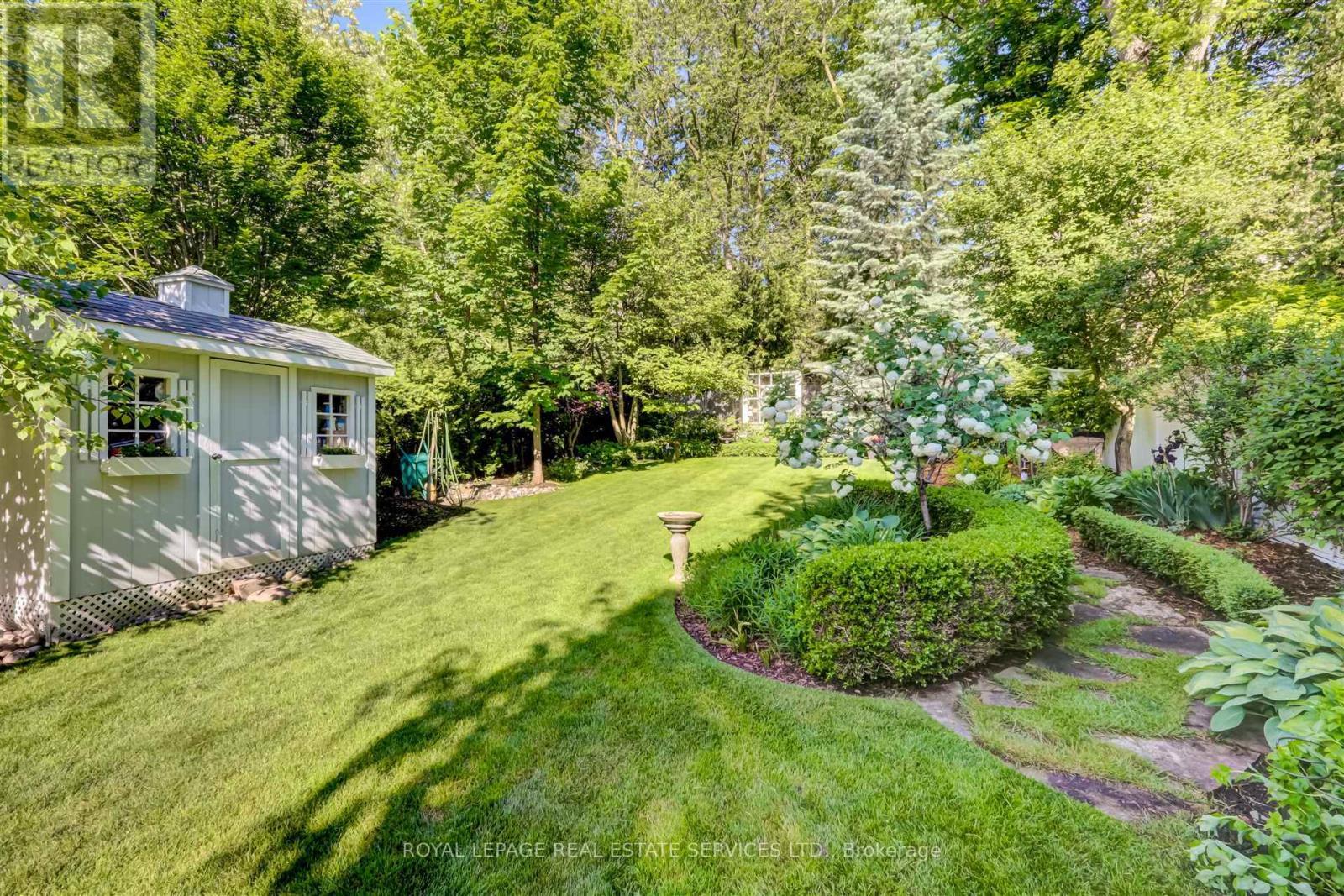 












230 THE KINGSWAY

,
Toronto,




Ontario
M9A3T5

