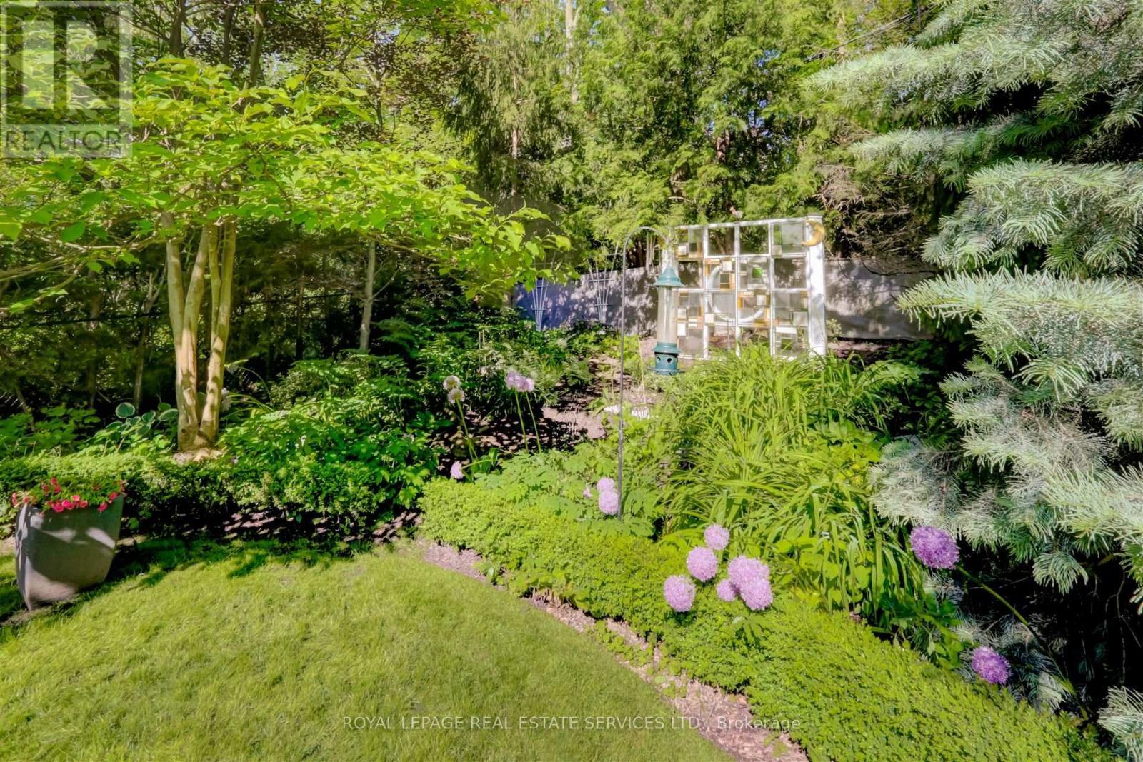 












230 THE KINGSWAY

,
Toronto,




Ontario
M9A3T5


