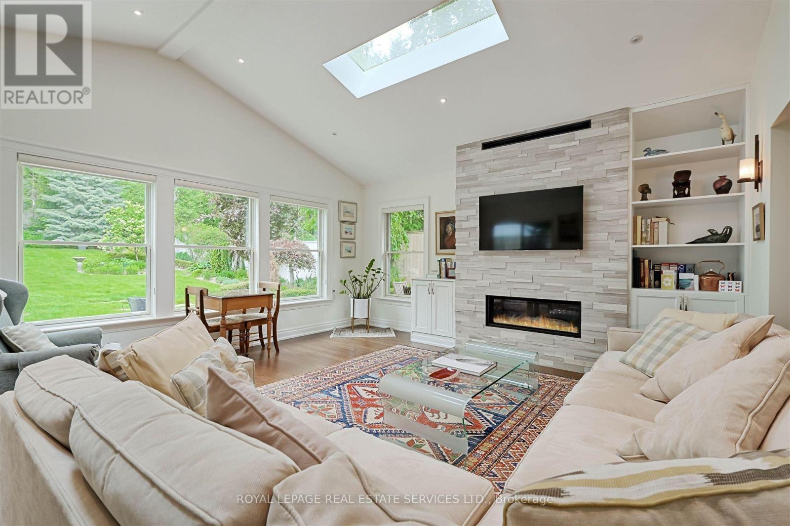 












230 THE KINGSWAY

,
Toronto,




Ontario
M9A3T5

