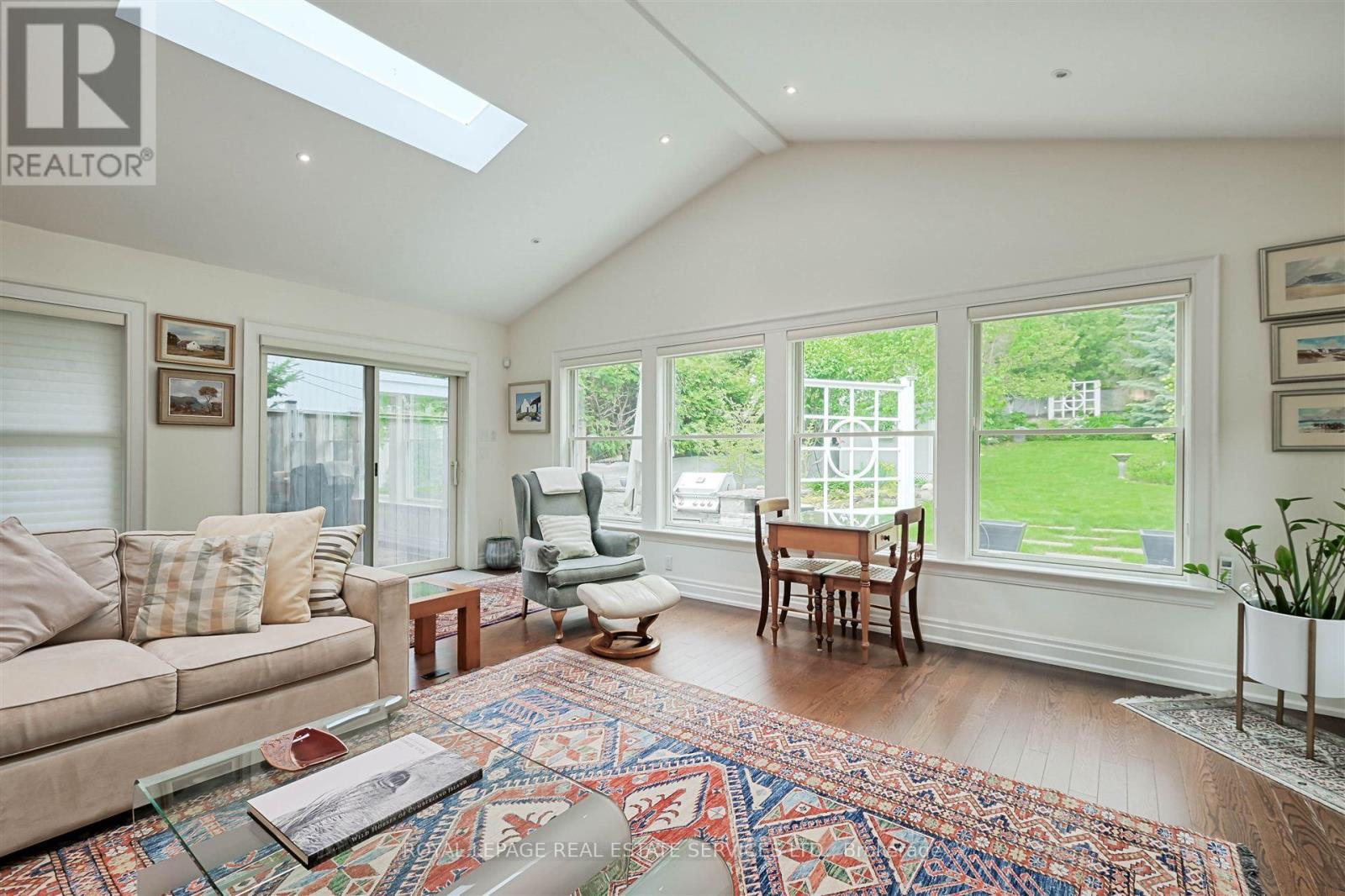 












230 THE KINGSWAY

,
Toronto,




Ontario
M9A3T5

