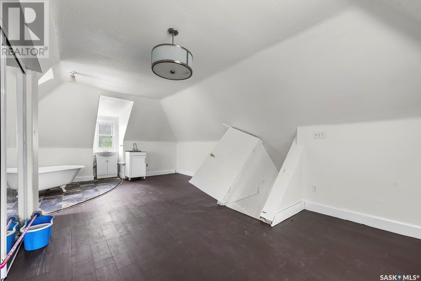 












1124 Victoria AVENUE

,
Regina,




Saskatchewan
S4P0N7

