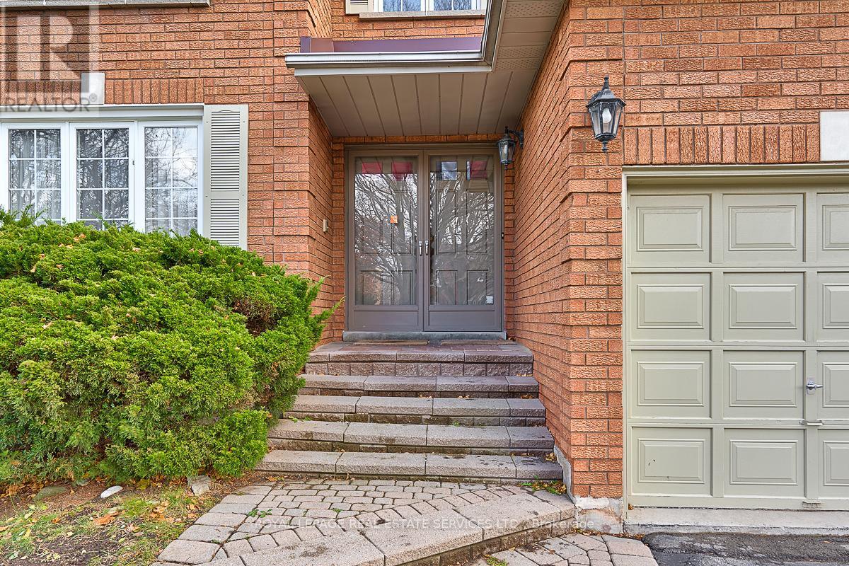 












1541 STATIONMASTER LANE

,
Oakville,




Ontario
L6M3A9

