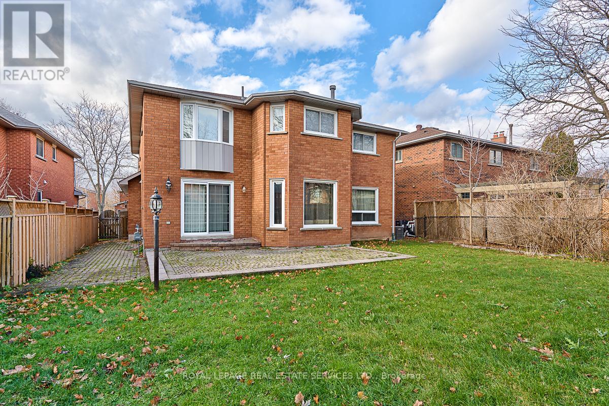 












1541 STATIONMASTER LANE

,
Oakville,




Ontario
L6M3A9

