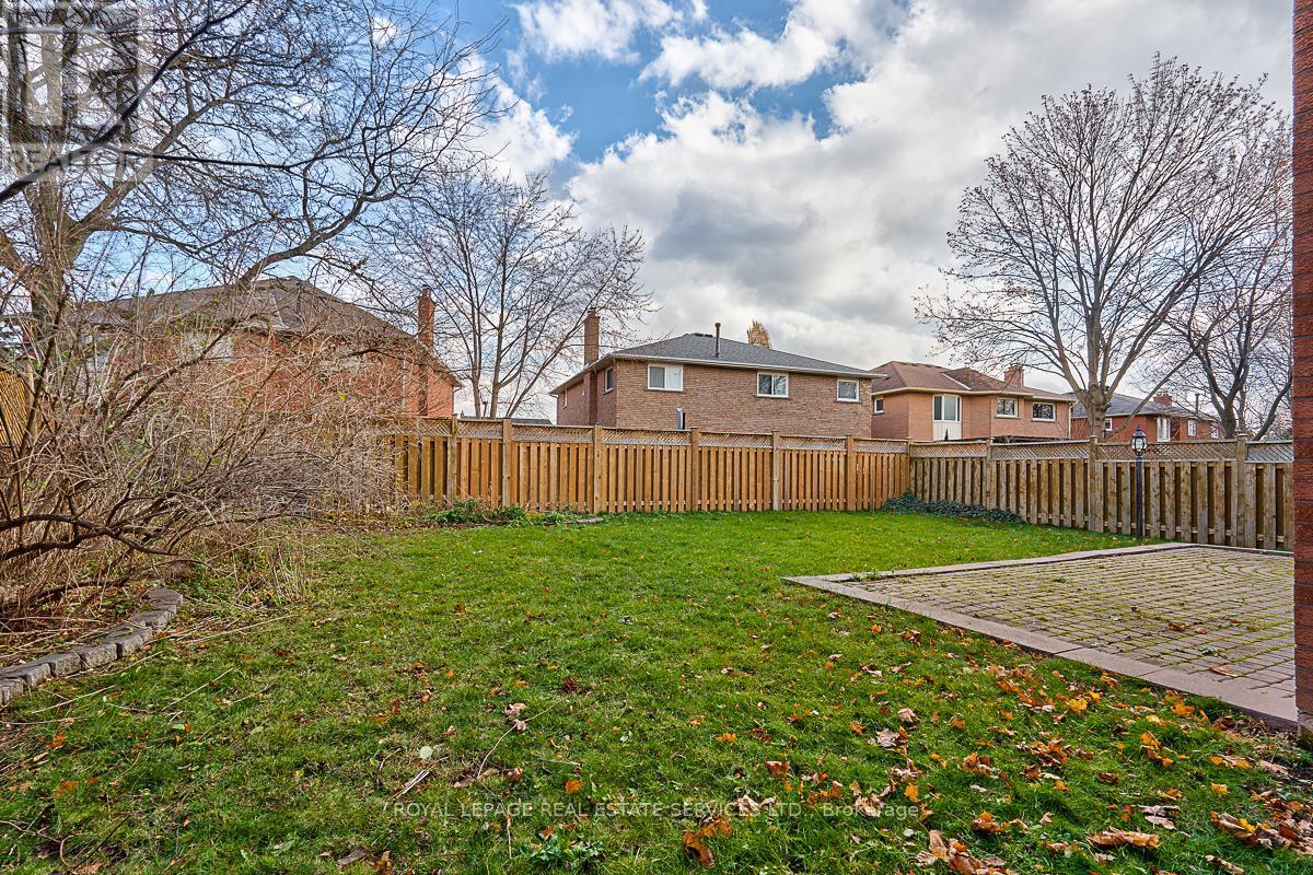 












1541 STATIONMASTER LANE

,
Oakville,




Ontario
L6M3A9


