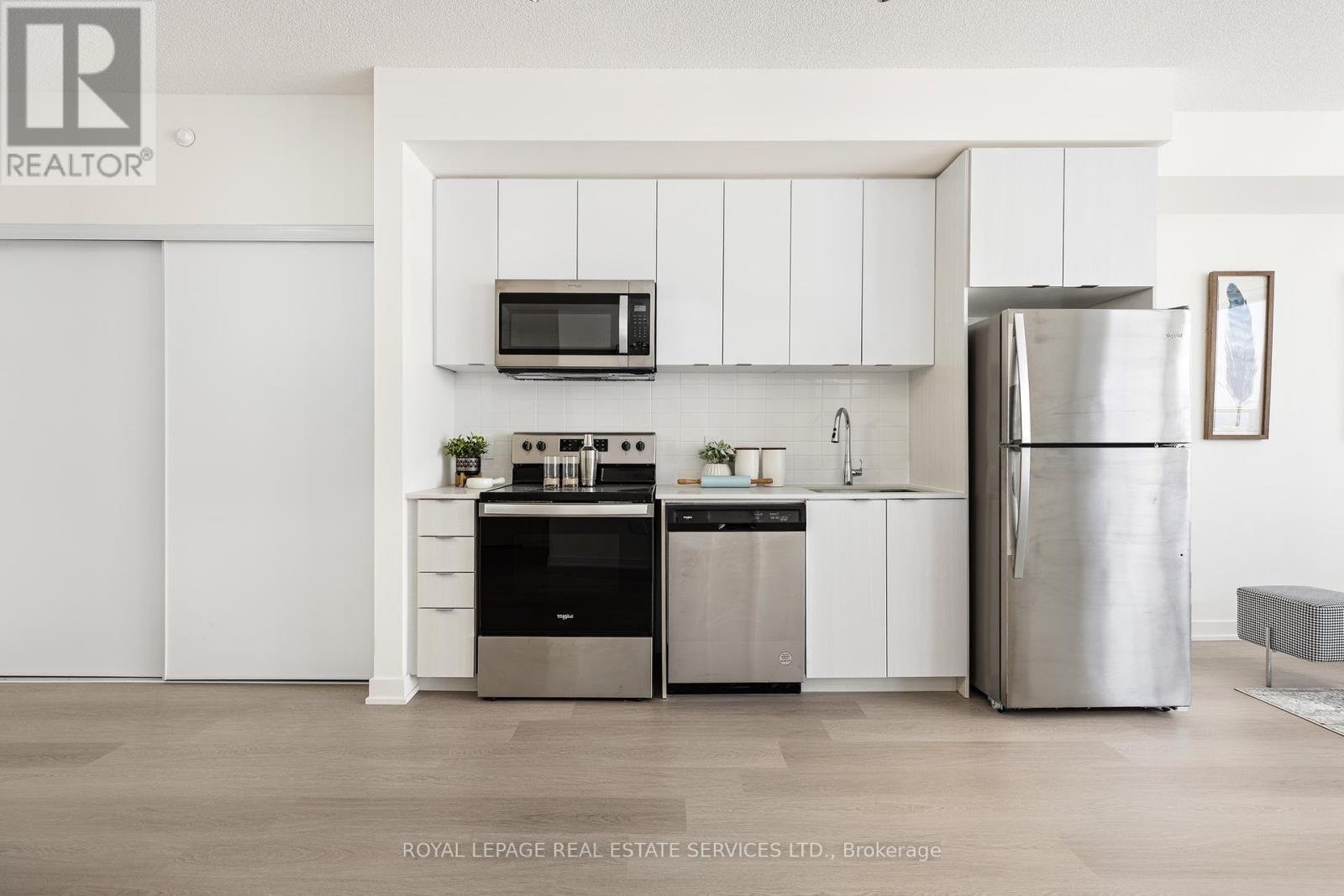 












911 - 859 THE QUEENSWAY

,
Toronto,




Ontario
M8Z1N8

