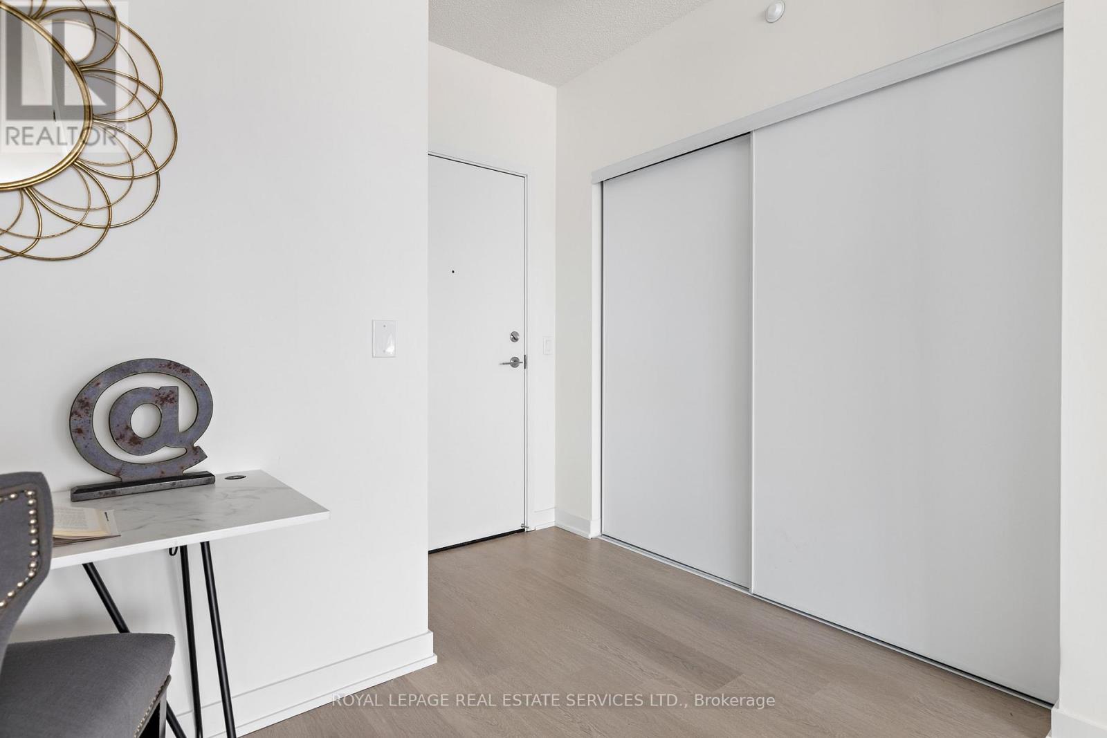 












911 - 859 THE QUEENSWAY

,
Toronto,




Ontario
M8Z1N8

