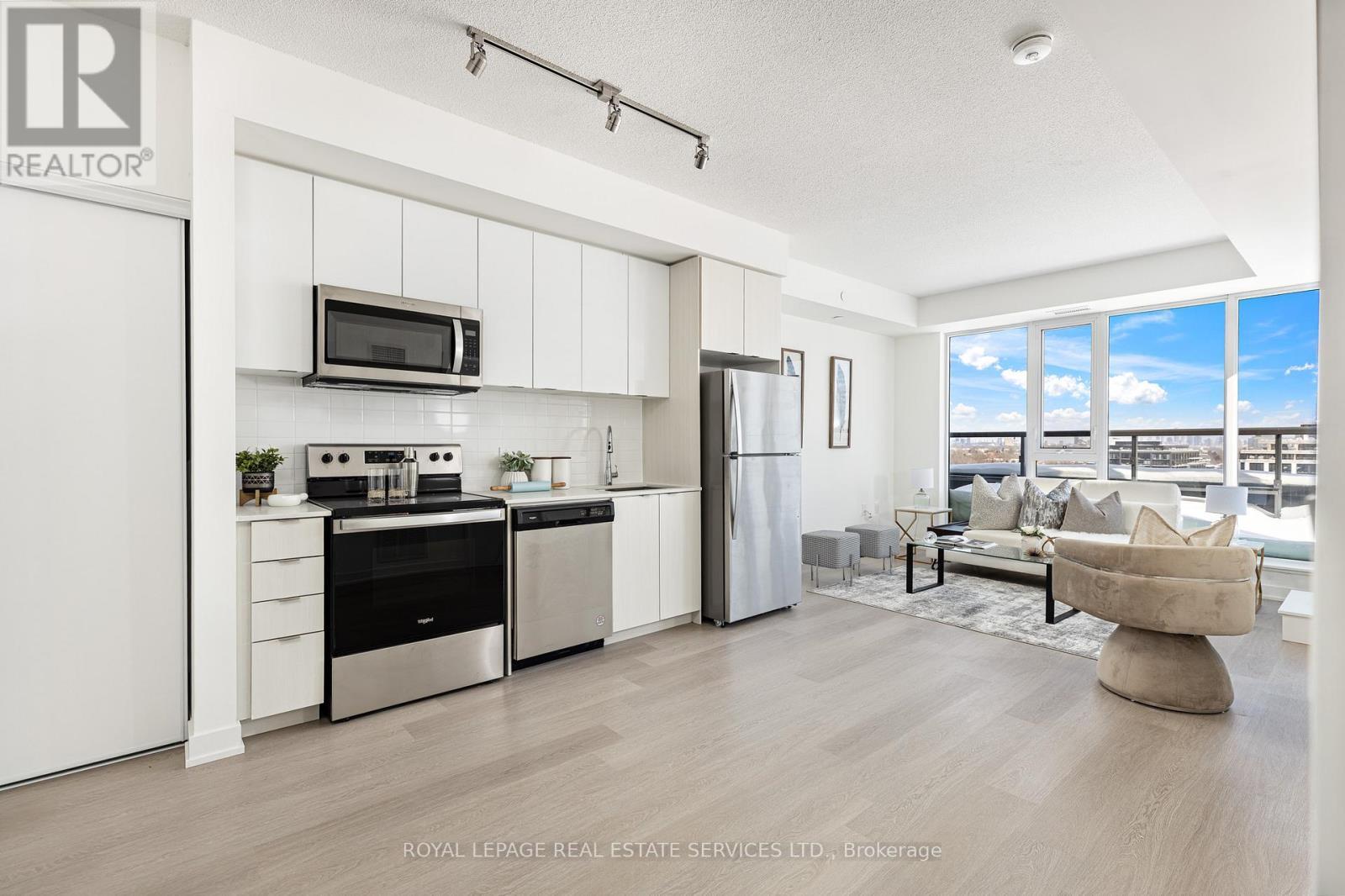 












911 - 859 THE QUEENSWAY

,
Toronto,




Ontario
M8Z1N8


