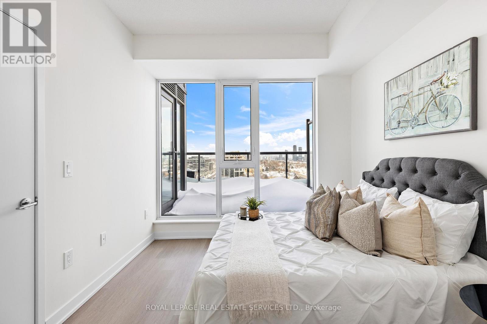 












911 - 859 THE QUEENSWAY

,
Toronto,




Ontario
M8Z1N8

