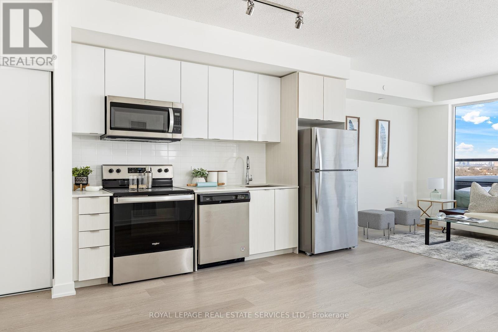 












911 - 859 THE QUEENSWAY

,
Toronto,




Ontario
M8Z1N8

