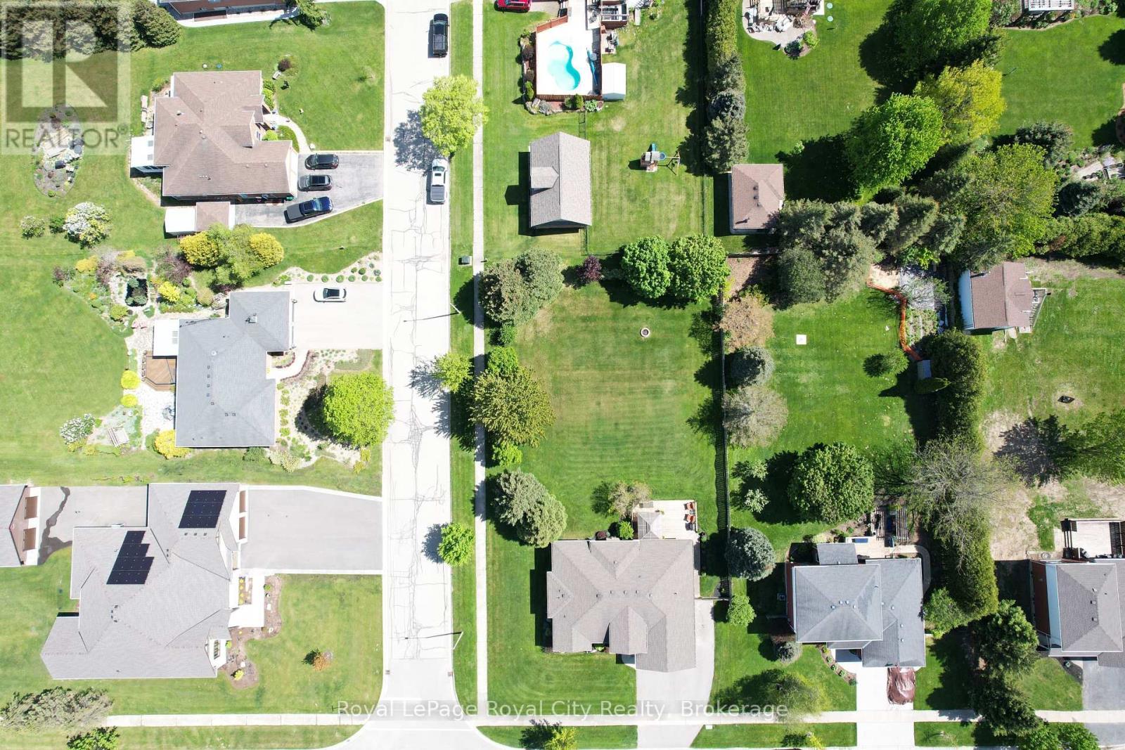 












17 ST BONIFACE DRIVE

,
Woolwich,




Ontario
N0B2B0

