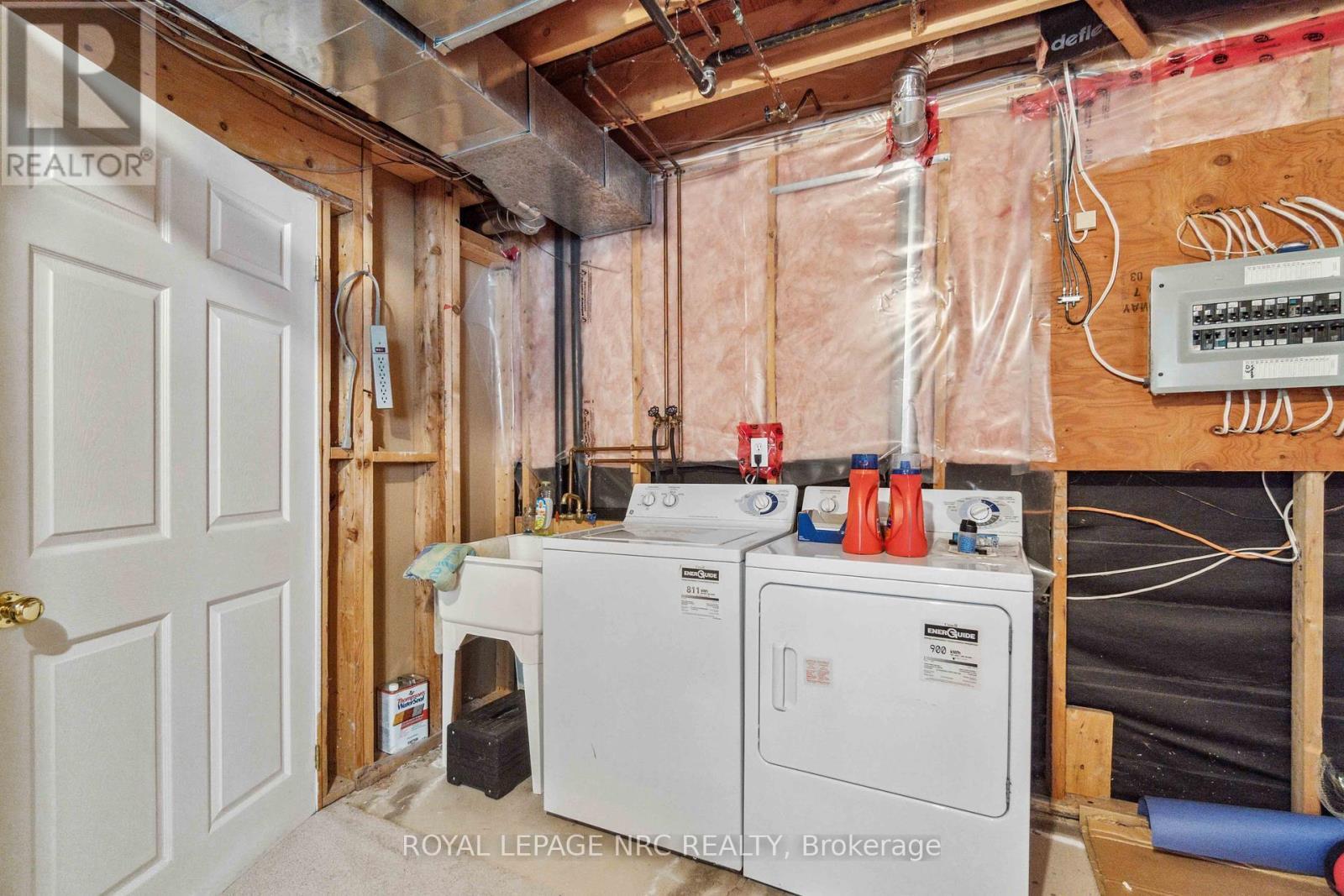 












449 BARRINGTON COURT

,
Fort Erie (Ridgeway),




Ontario
L0S1N0

