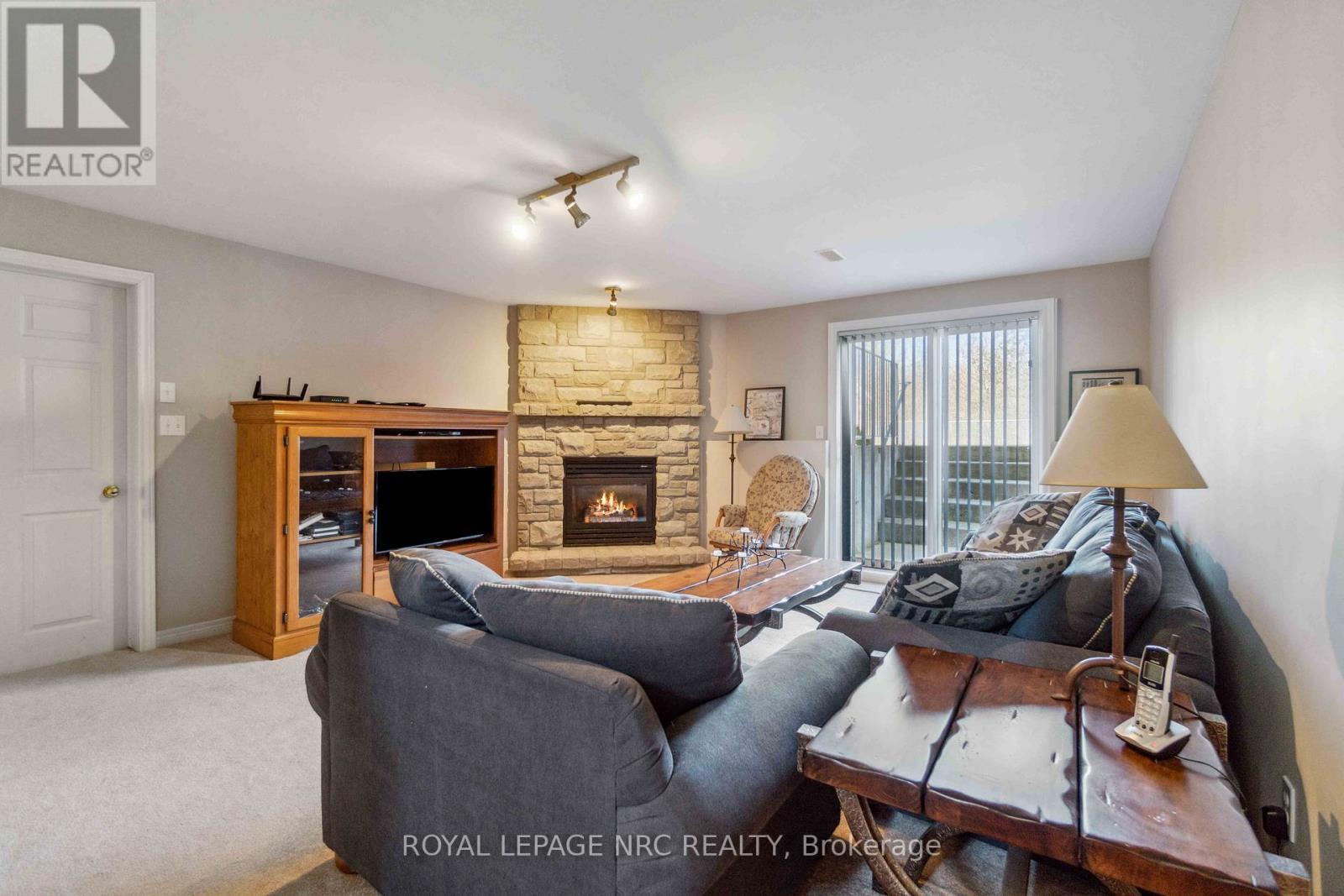 












449 BARRINGTON COURT

,
Fort Erie (Ridgeway),




Ontario
L0S1N0

