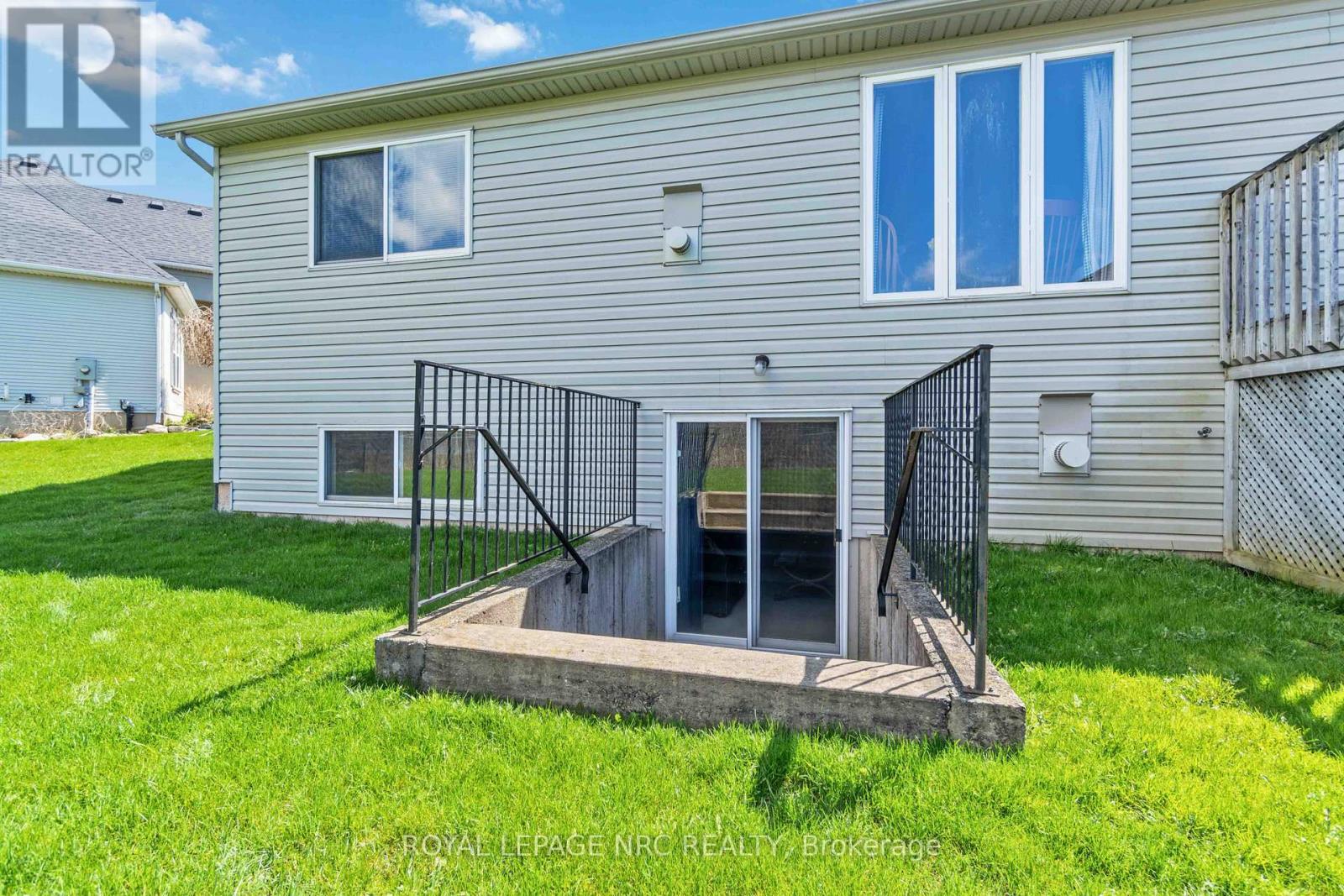 












449 BARRINGTON COURT

,
Fort Erie (Ridgeway),




Ontario
L0S1N0

