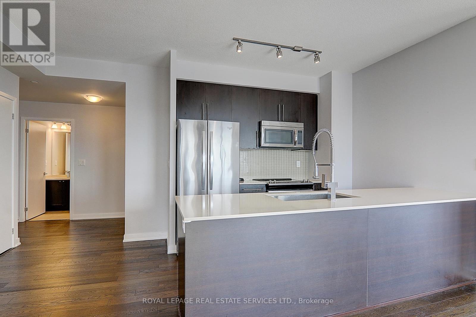 












4510 - 4011 BRICKSTONE MEWS

,
Mississauga,




Ontario
L5B0J7

