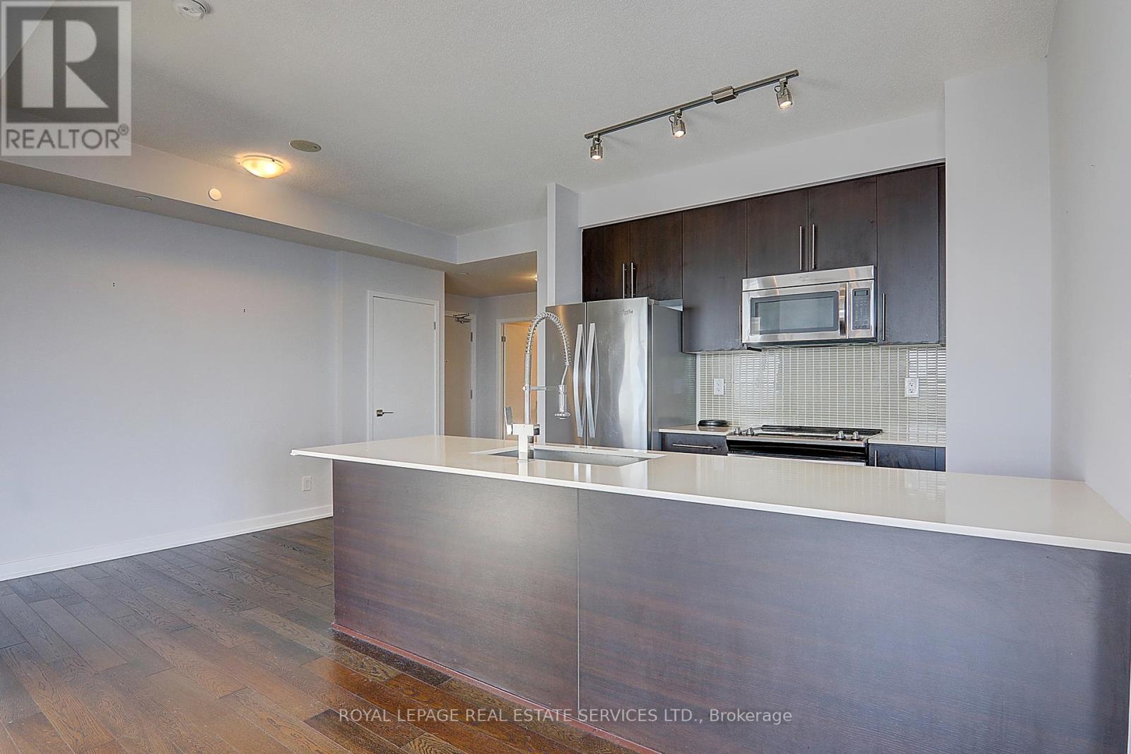 












4510 - 4011 BRICKSTONE MEWS

,
Mississauga,




Ontario
L5B0J7

