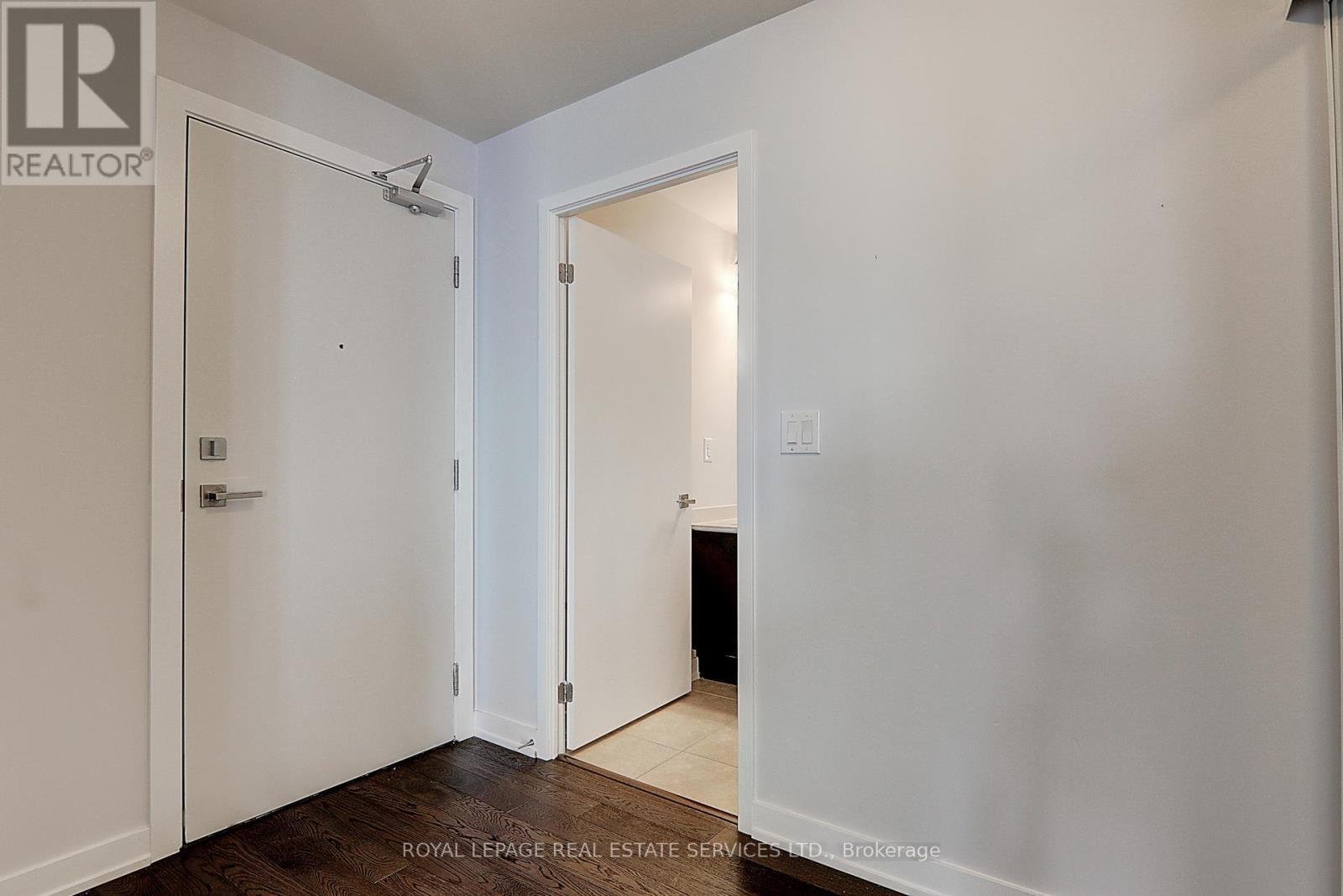 












4510 - 4011 BRICKSTONE MEWS

,
Mississauga,




Ontario
L5B0J7

