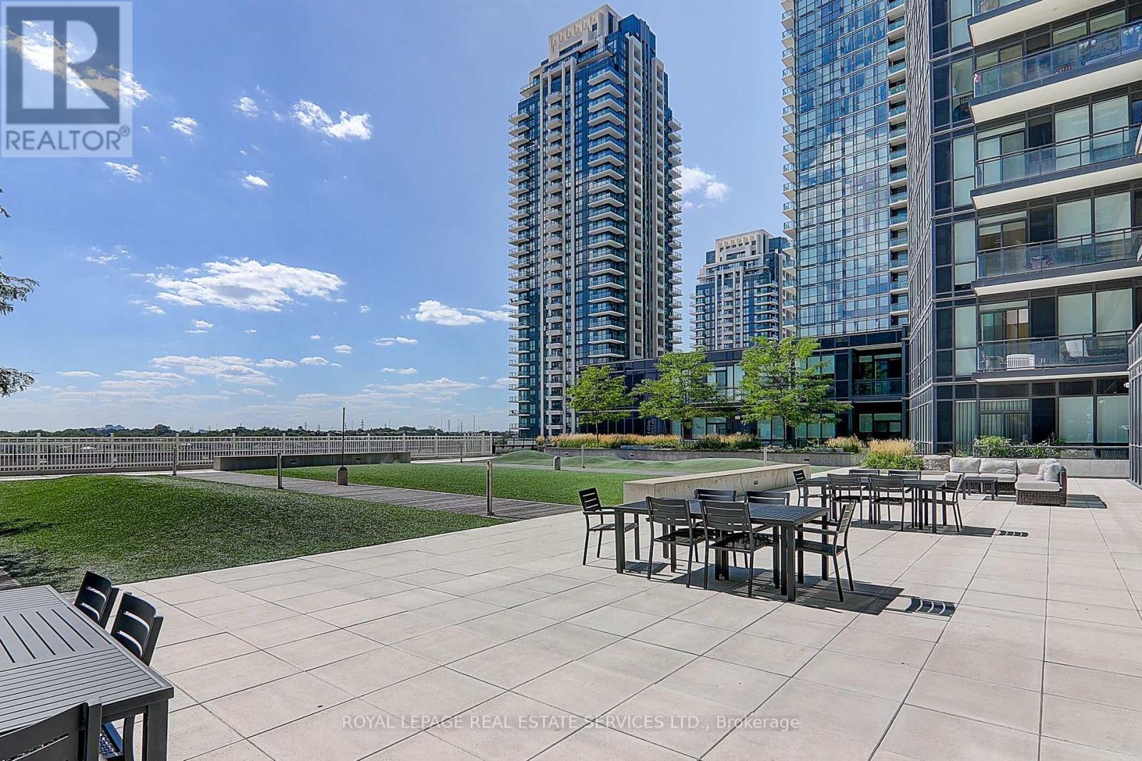 












4510 - 4011 BRICKSTONE MEWS

,
Mississauga,




Ontario
L5B0J7

