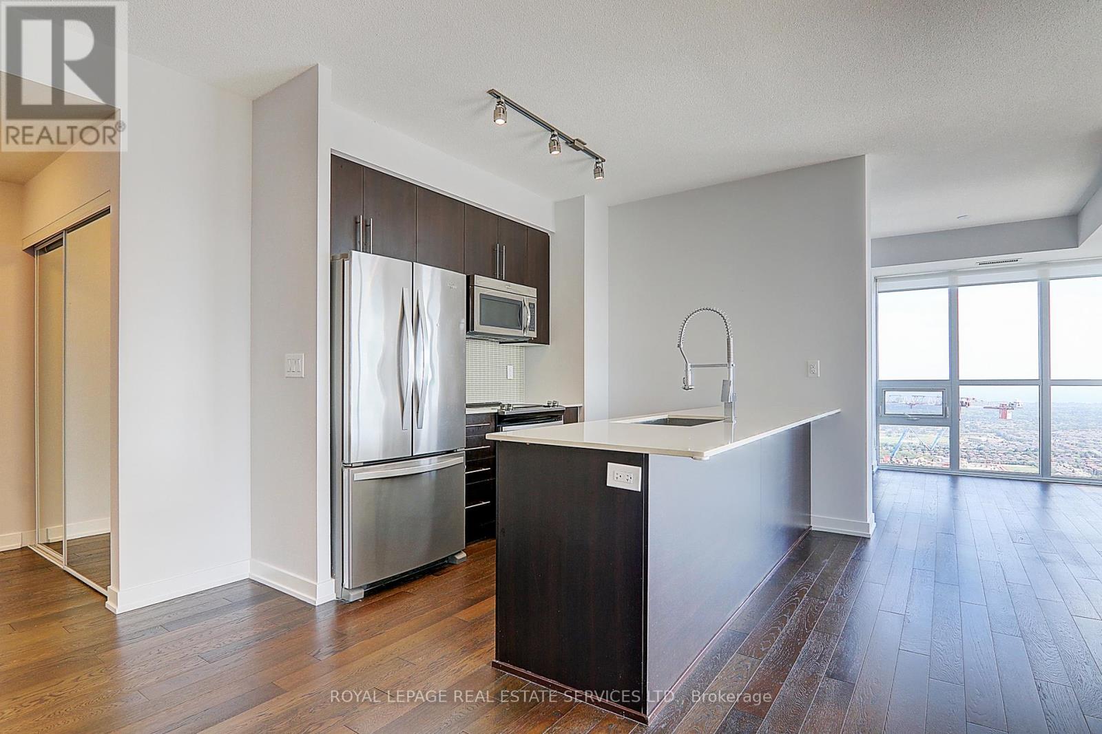 












4510 - 4011 BRICKSTONE MEWS

,
Mississauga,




Ontario
L5B0J7

