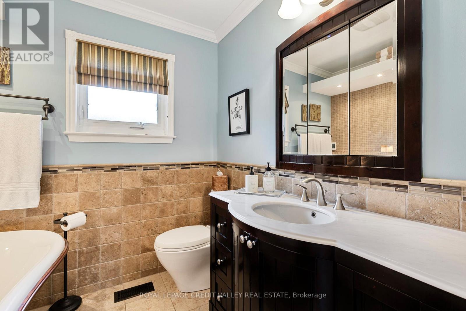 












24 LADORE DRIVE

,
Brampton,




Ontario
L6Y1V5

