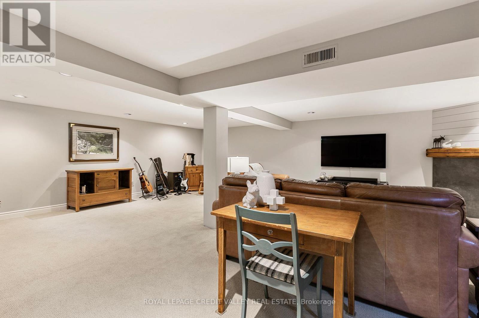 












24 LADORE DRIVE

,
Brampton,




Ontario
L6Y1V5

