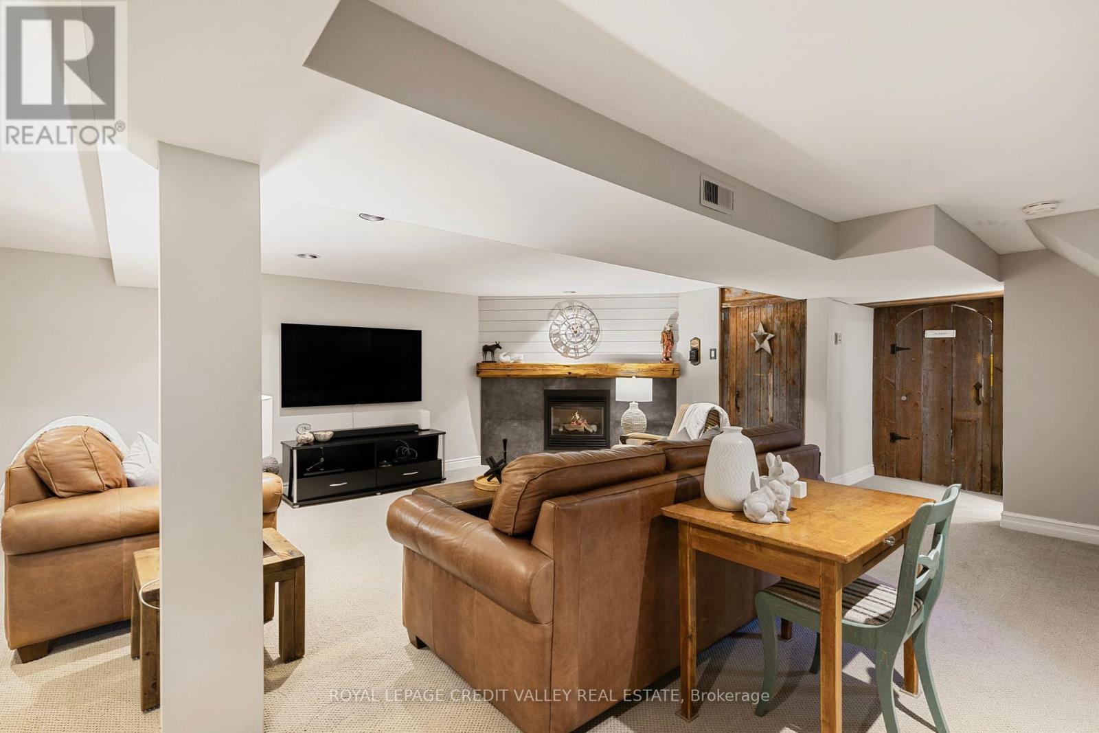 












24 LADORE DRIVE

,
Brampton,




Ontario
L6Y1V5

