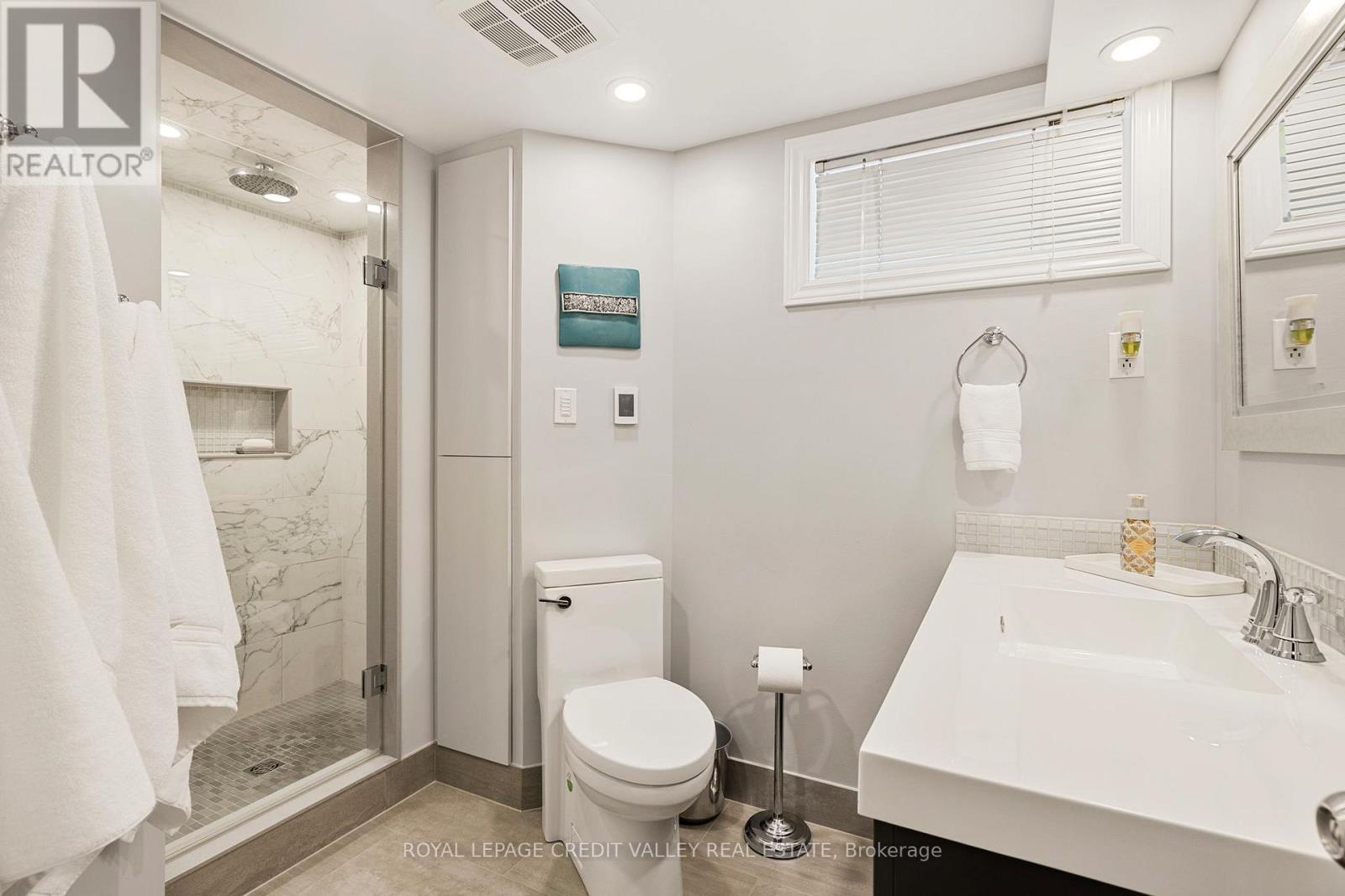 












24 LADORE DRIVE

,
Brampton,




Ontario
L6Y1V5

