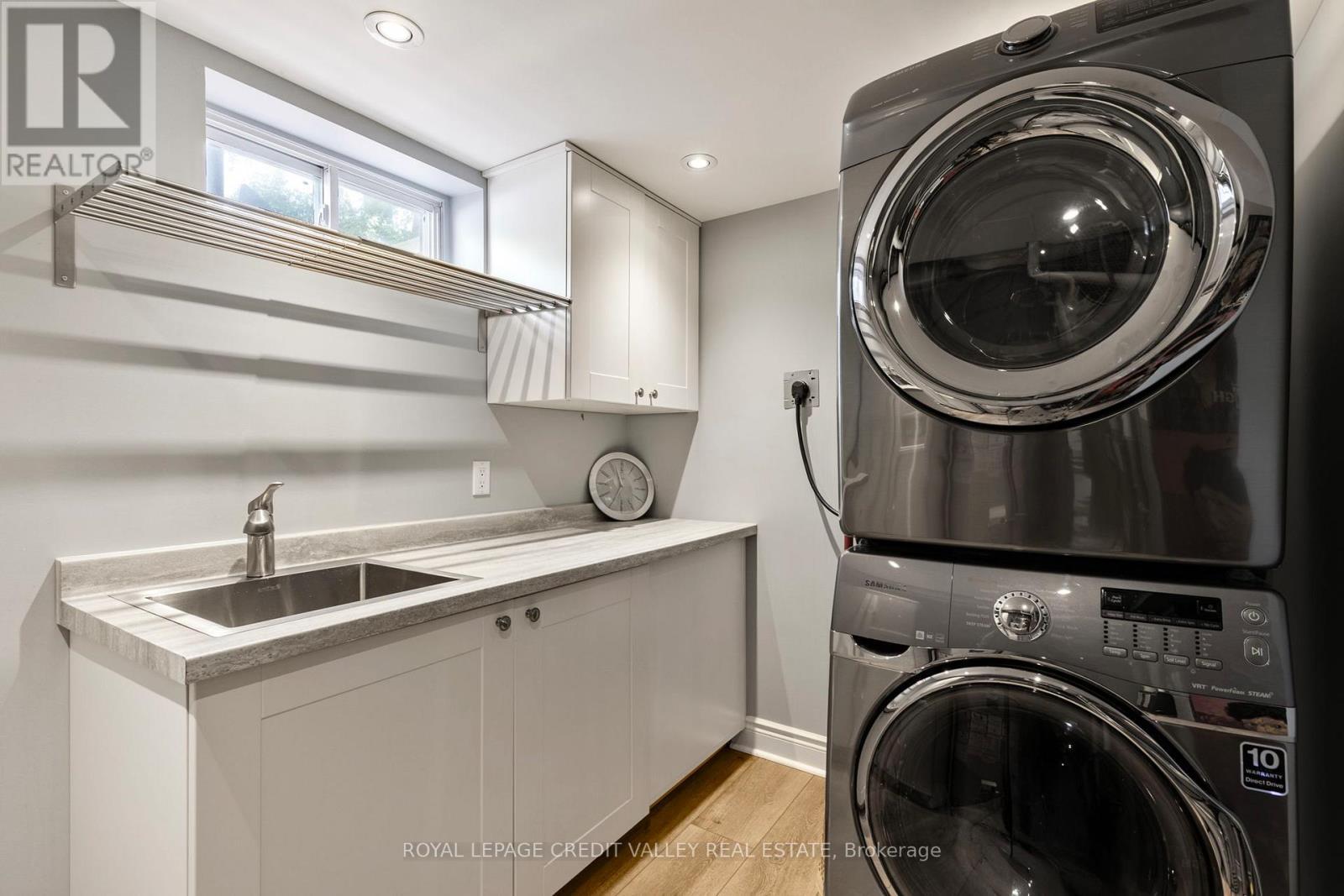 












24 LADORE DRIVE

,
Brampton,




Ontario
L6Y1V5

